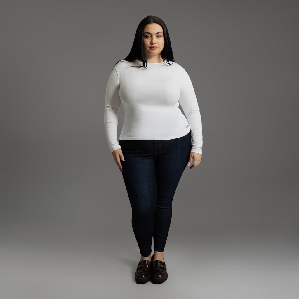 Custom longsleeve t-shirt on model Averi in White