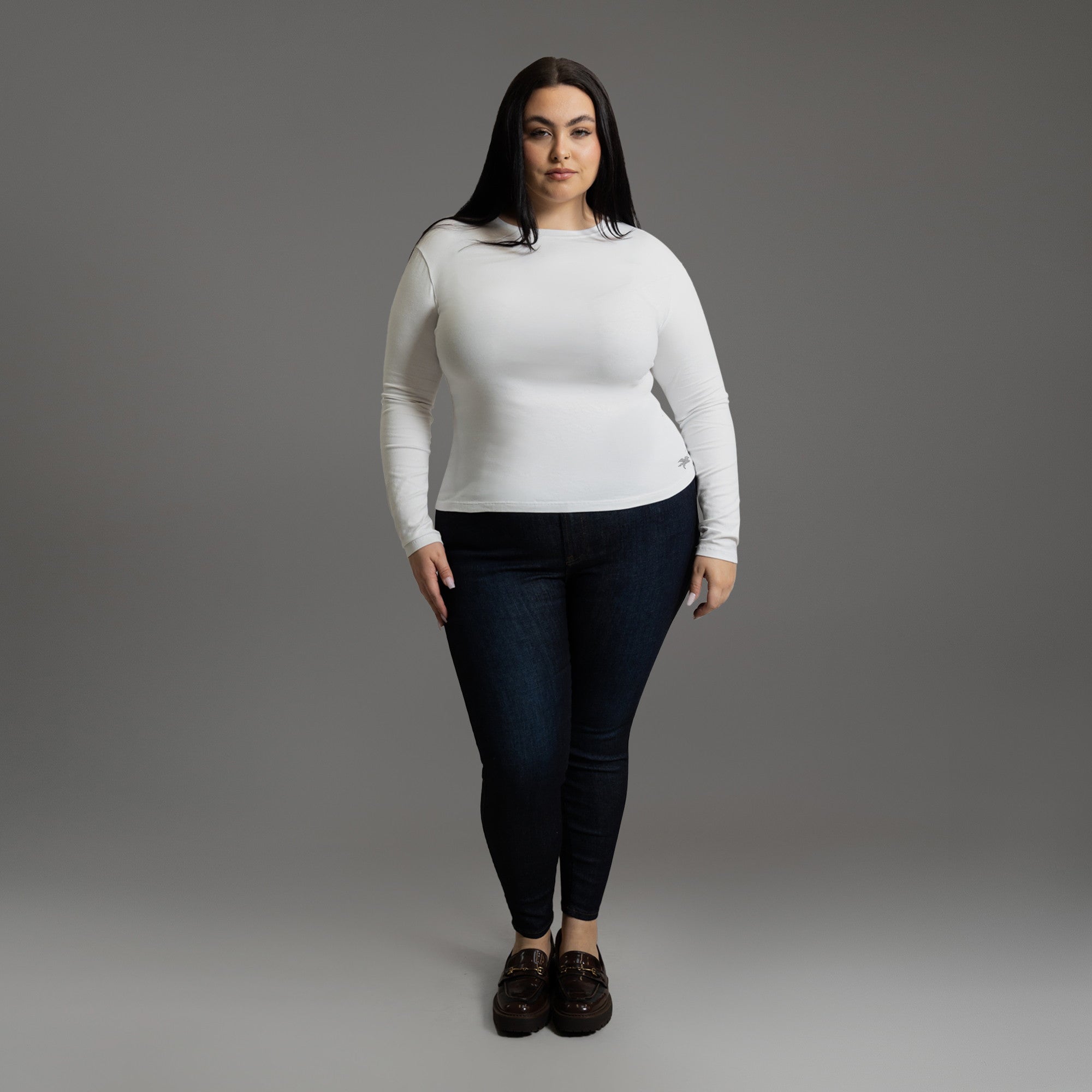 Custom longsleeve t-shirt on model Averi in White