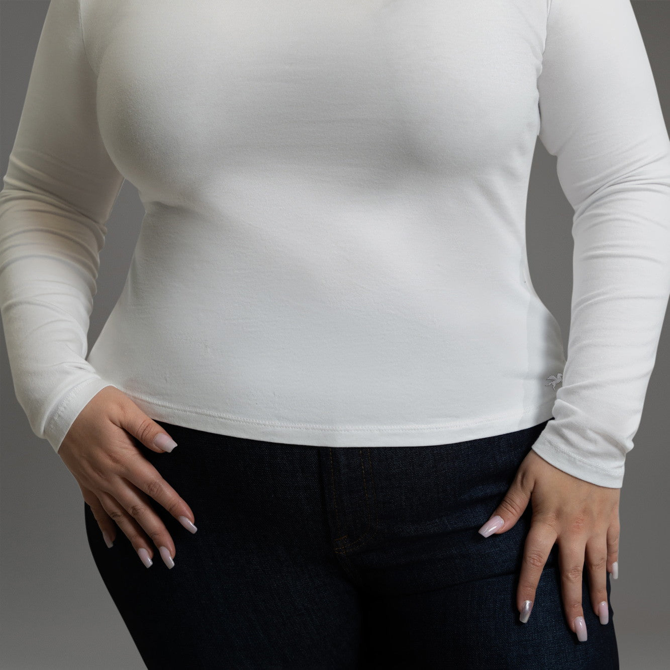 Custom longsleeve t-shirt on model Averi in White