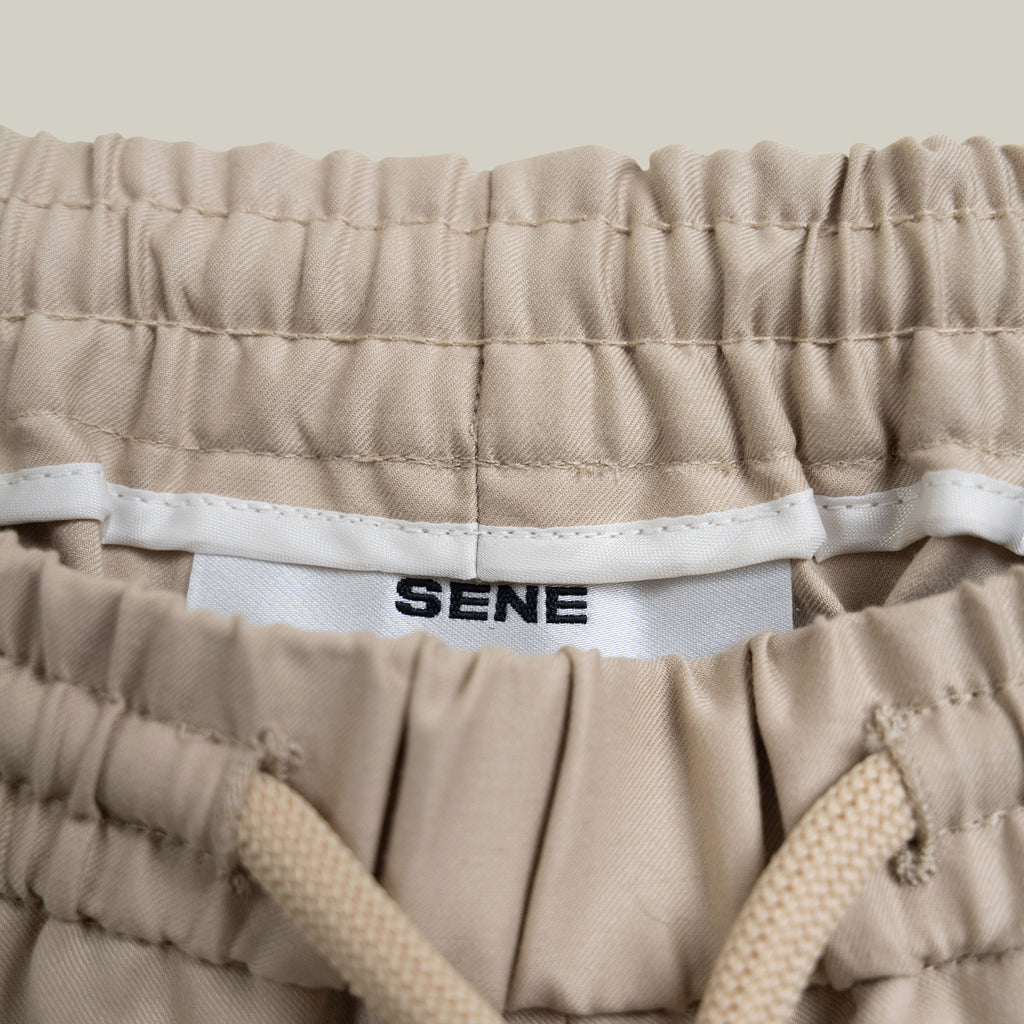 drawstring shorts model tyler in flat white