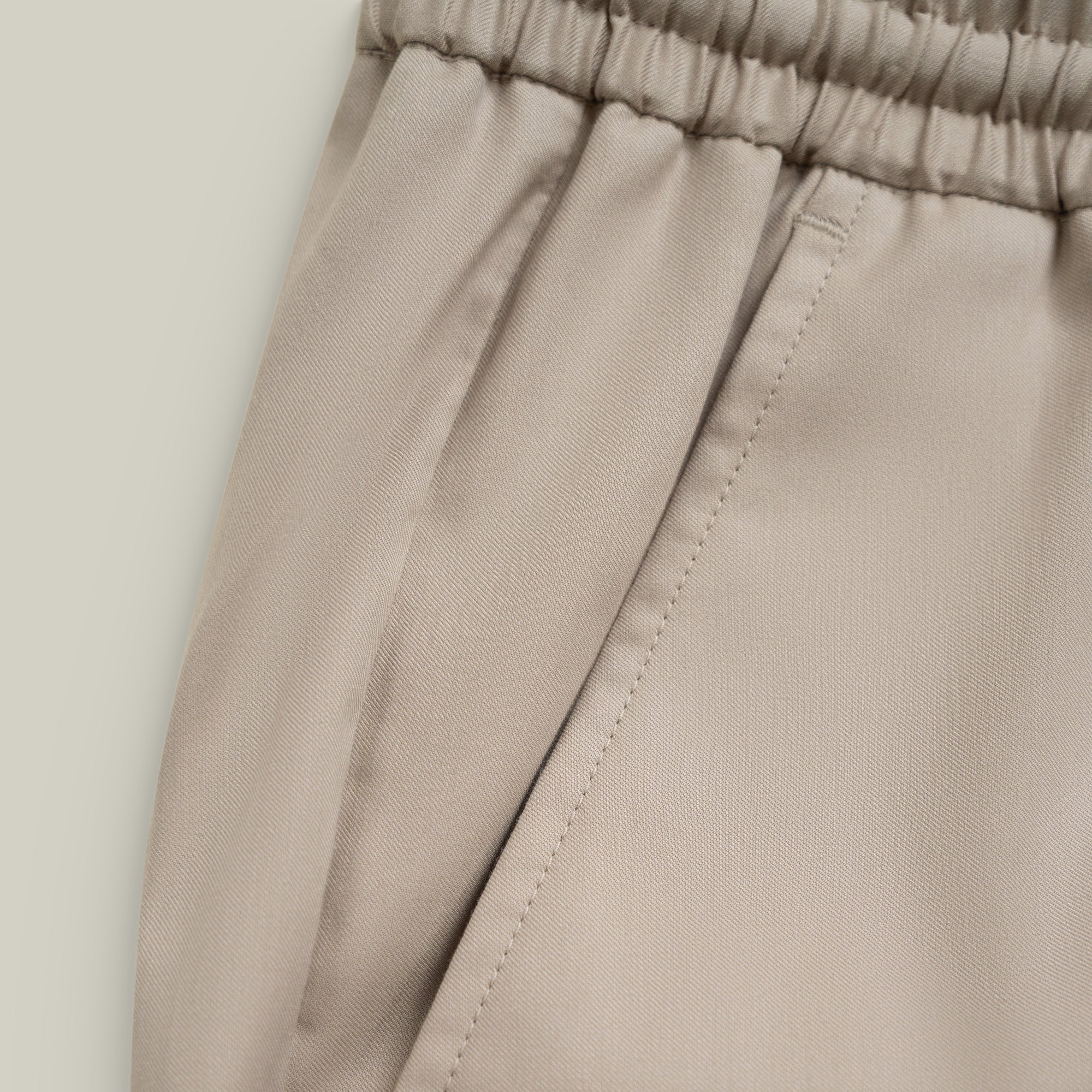 drawstring shorts model tyler in flat white