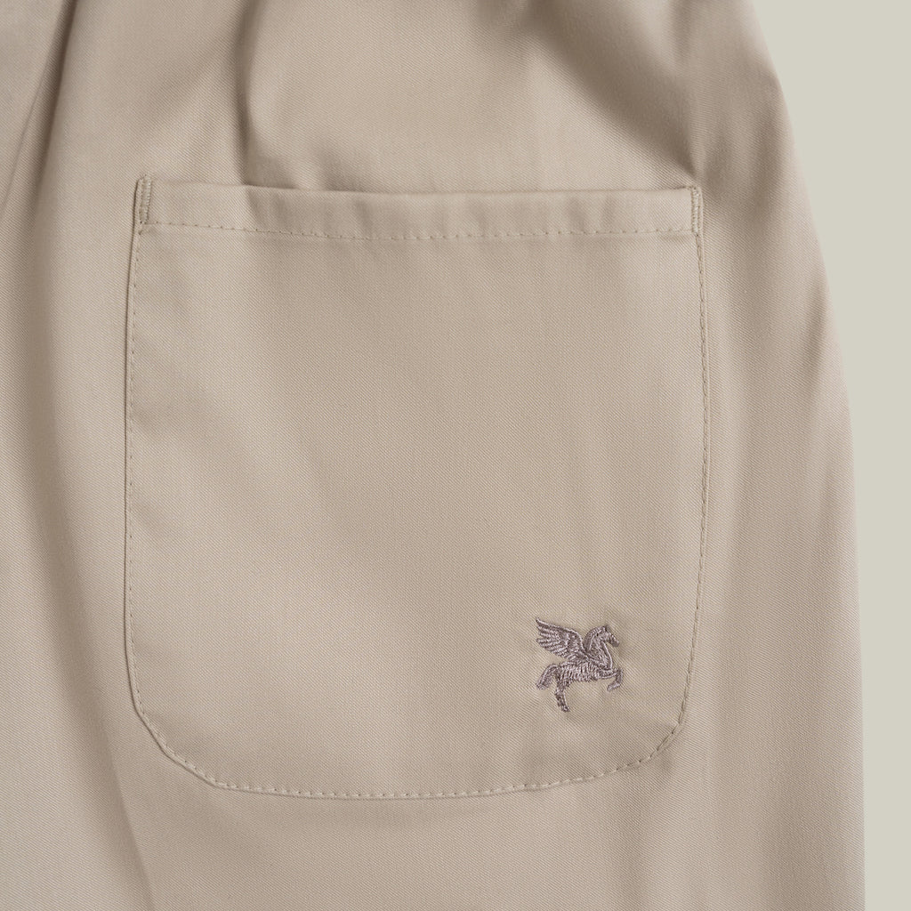 drawstring shorts model tyler in flat white