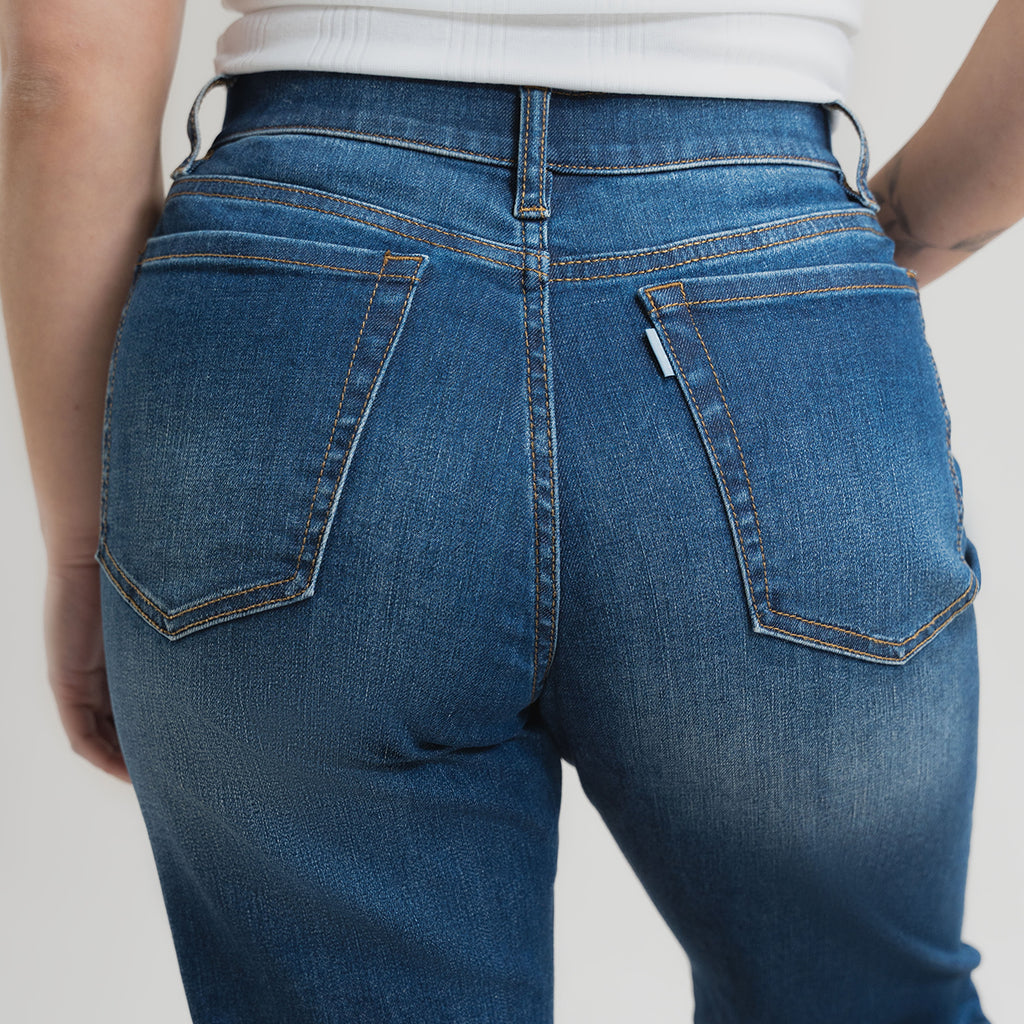 air relaxed women's jeans model Gem in Sur Blue