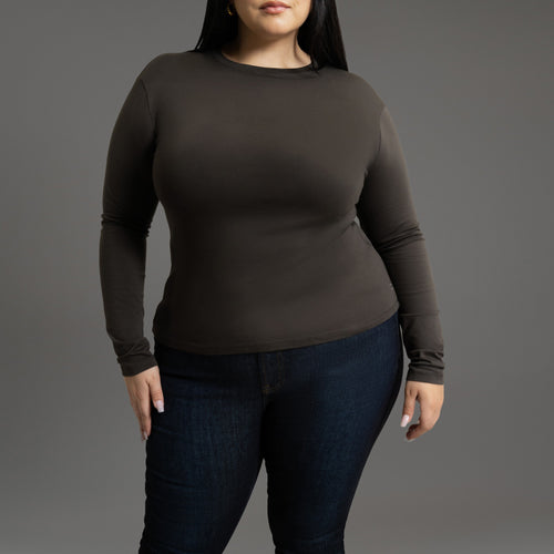Custom longsleeve t-shirt on model Averi in Ash