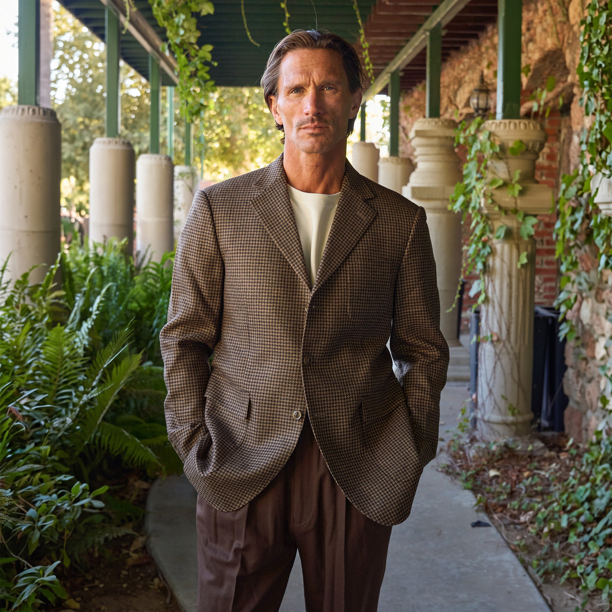 Estate Blazer model Tyler in Tobacco Houndstooth