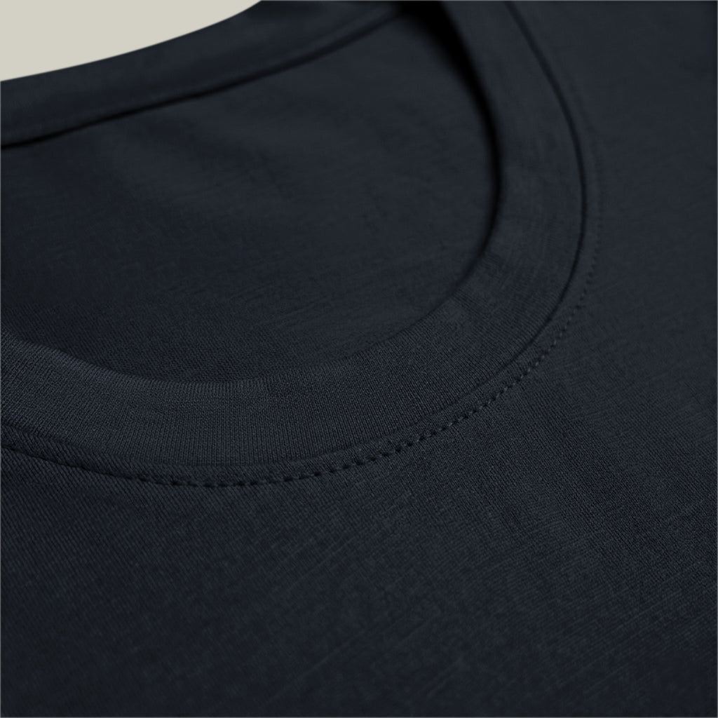 Tags:(6’2" - 180 lbs|Large) Custom t-shirt tee model Matteo in Dark Navy