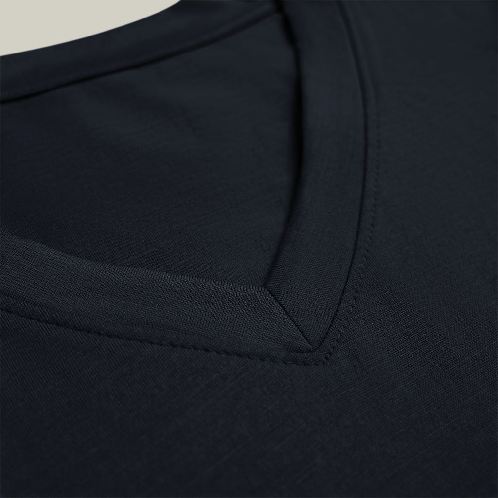 Tags:(6’2" - 180 lbs|Large) Custom t-shirt tee model Matteo in Dark Navy