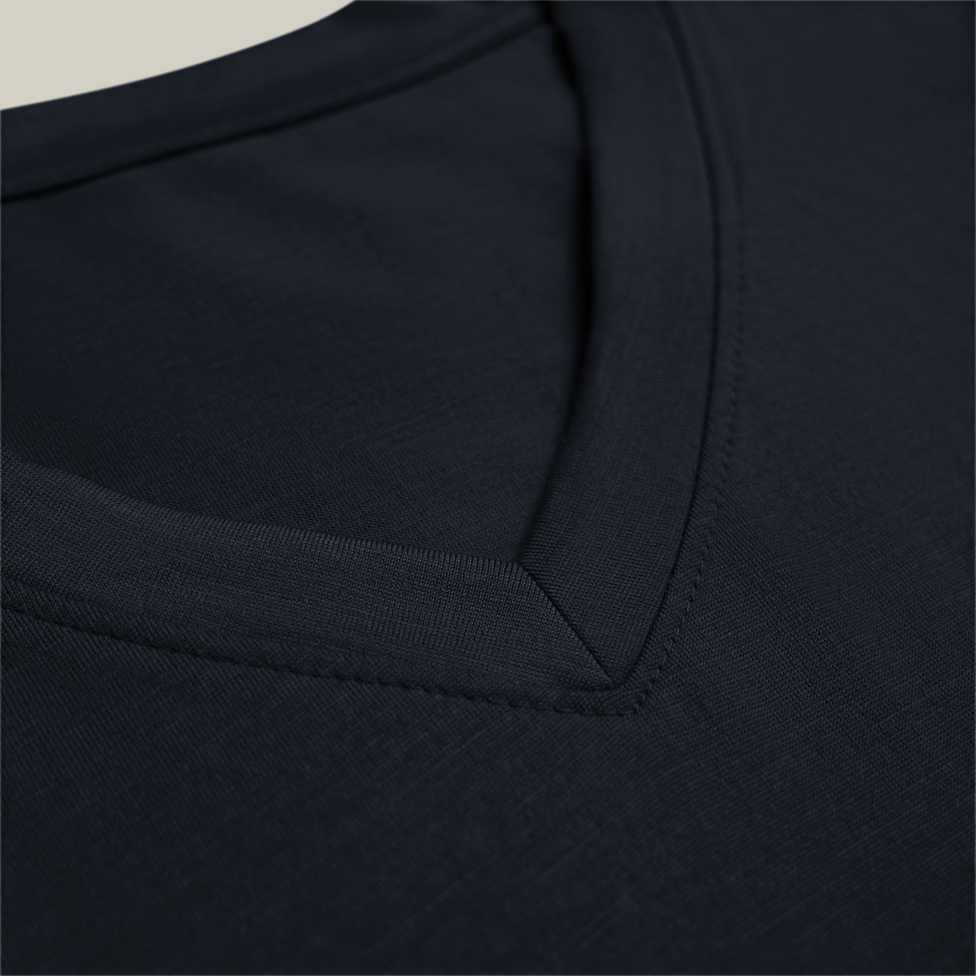 Tags:(6’2" - 180 lbs|Large) Custom t-shirt tee model Matteo in Dark Navy