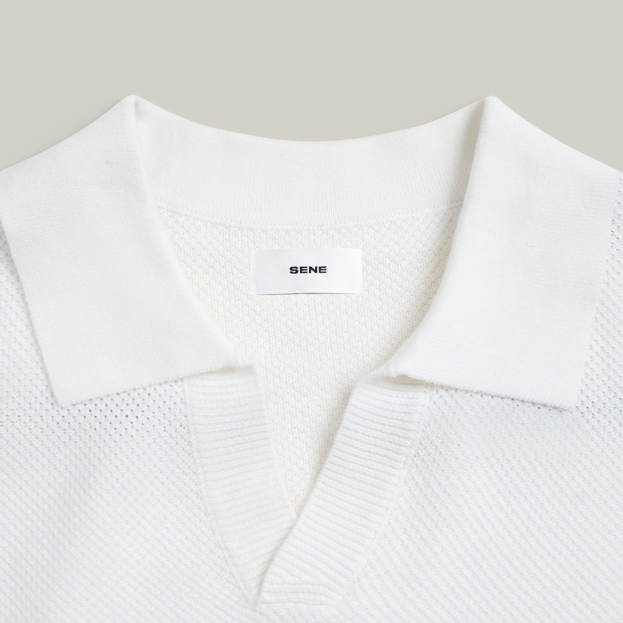 Buttonless Knit Polo model Tyler in White