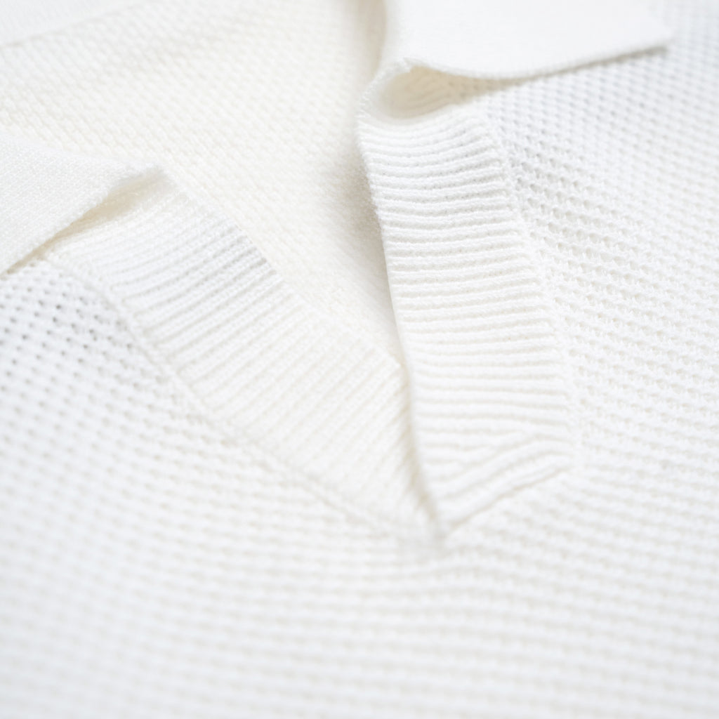Buttonless Knit Polo model Tyler in White