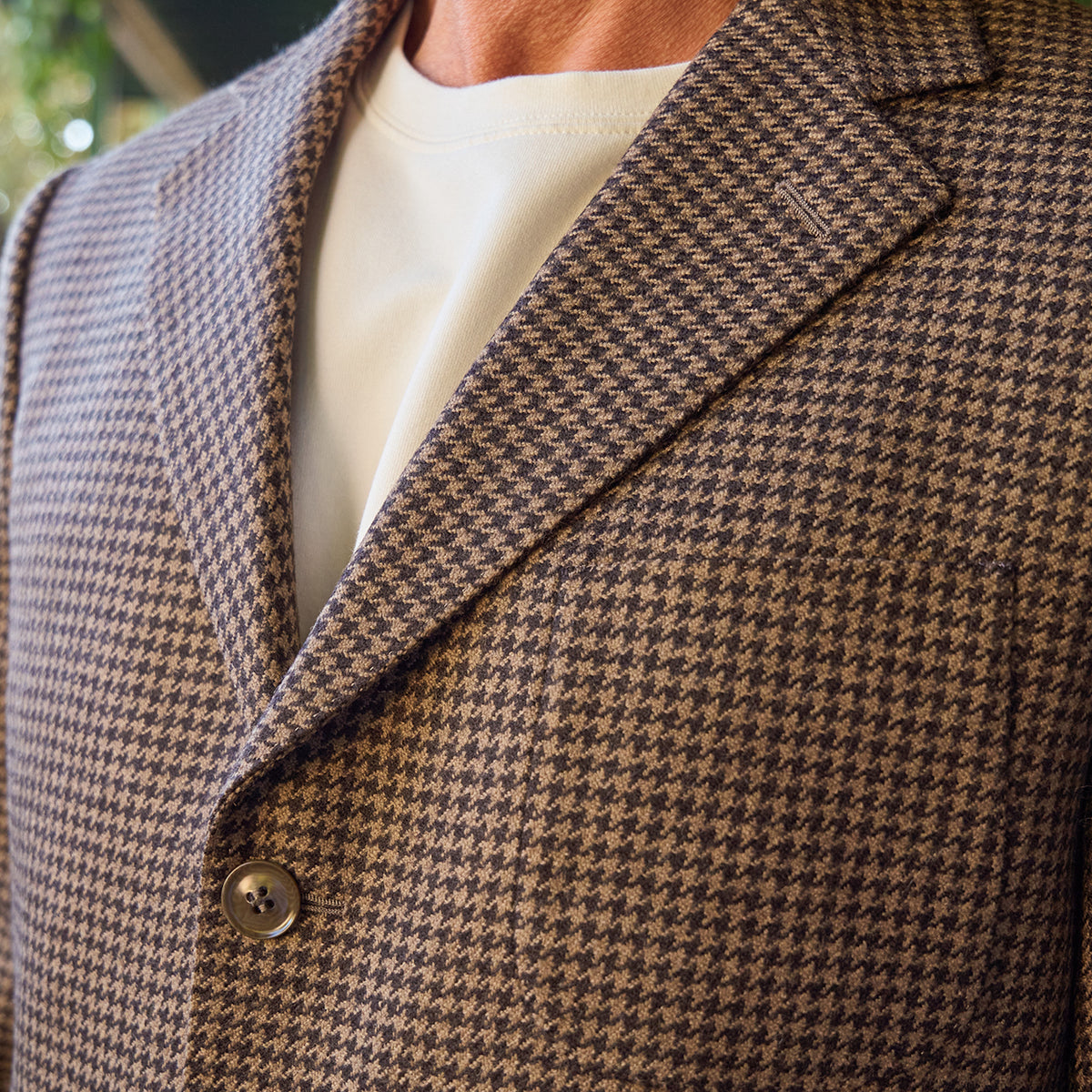 Estate Blazer model Tyler in Tobacco Houndstooth