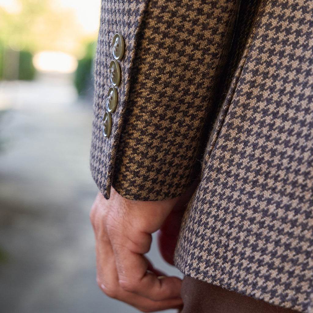 Estate Blazer model Tyler in Tobacco Houndstooth