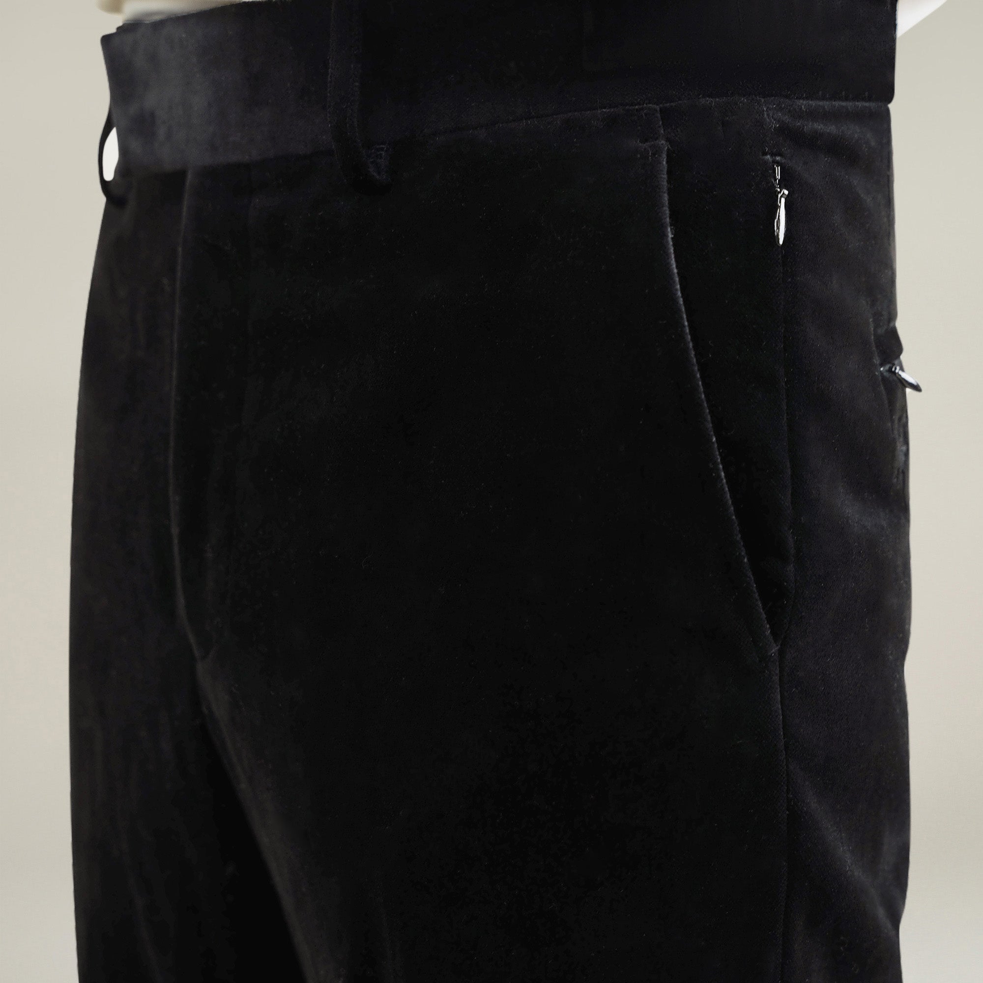 Tags:(Large | 6'1" - 165) Custom Peak Lapel Tuxedo model Jessey in Black
