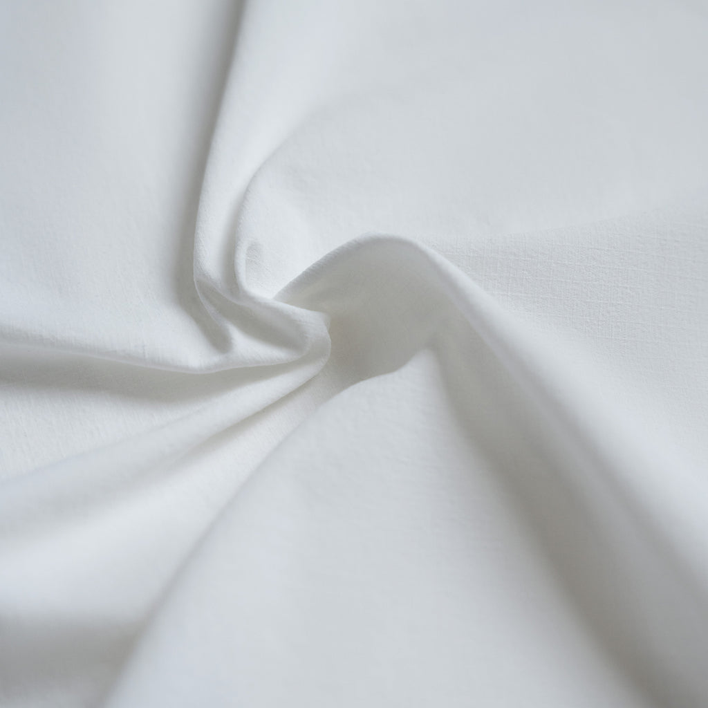 Tags:(Large | 6’2 - 180) Ultralight Nylon Flex Shorts model Kive in White