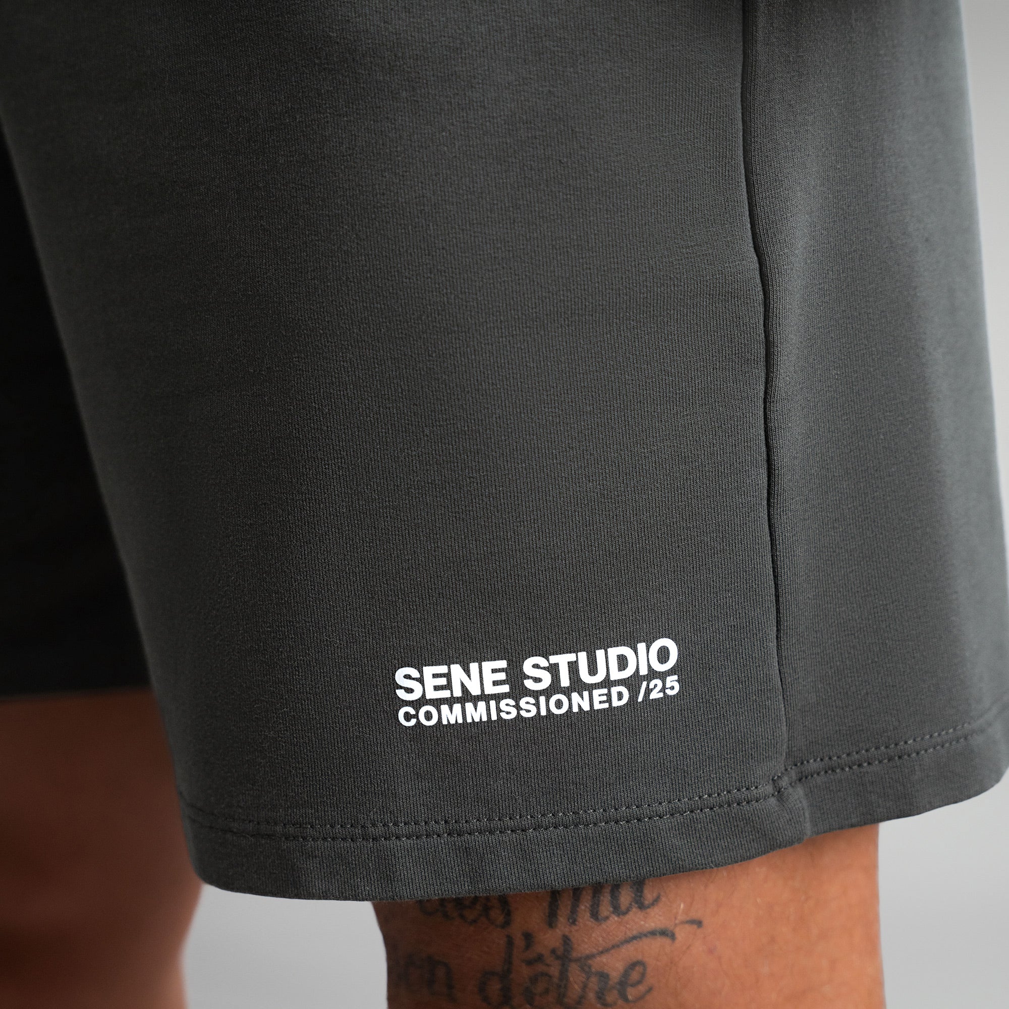 Tags:(6'0" - 180 lbs|Medium) custom pullover model Tyler in Smoke