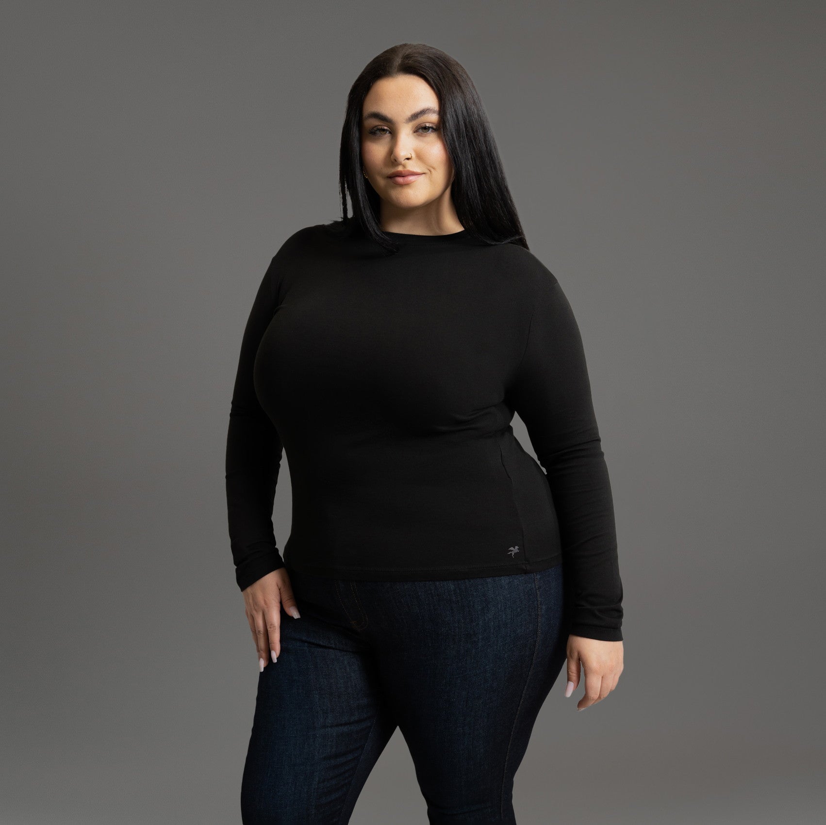 Custom longsleeve t-shirt on model Averi in Black