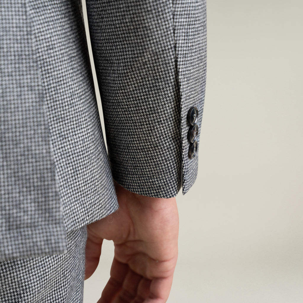 Tags:(6'1"|165) Custom Peak Lapel Tuxedo model Jessey in Black Pepita