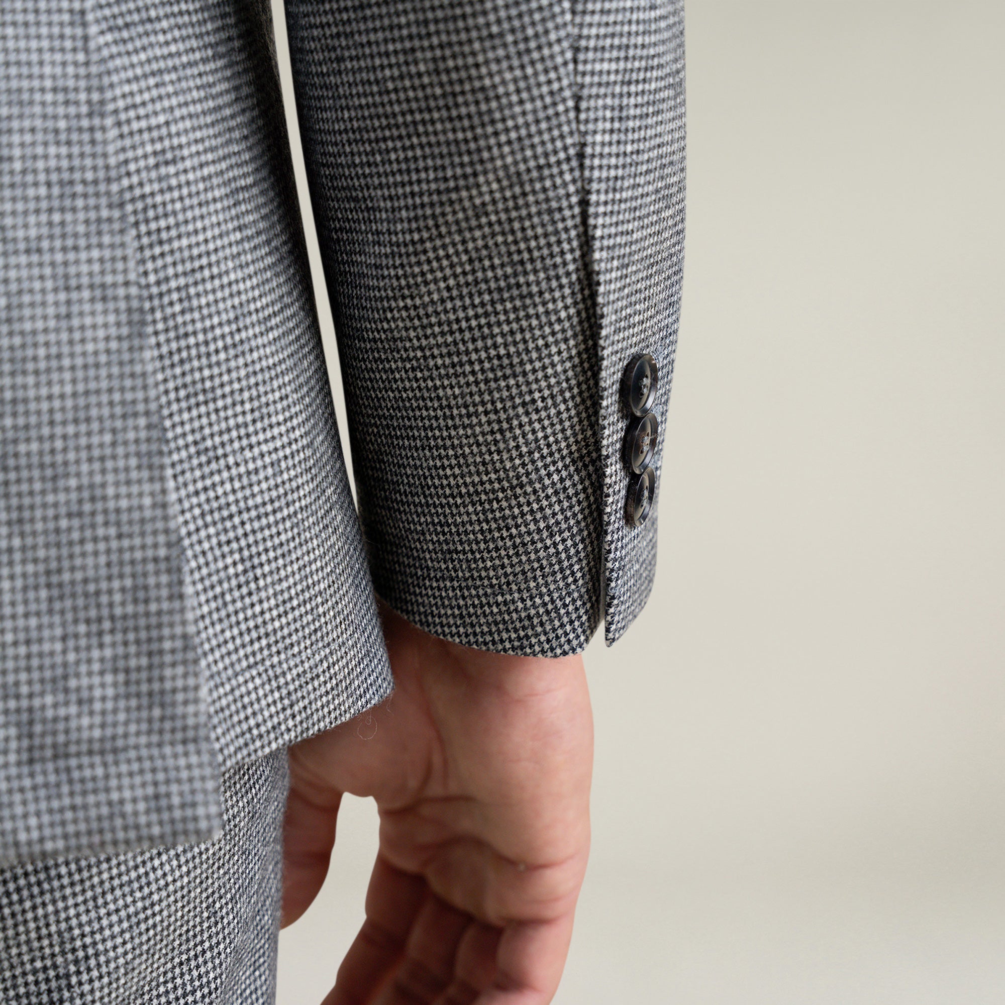 Tags:(6'1"|165) Custom Peak Lapel Tuxedo model Jessey in Black Pepita