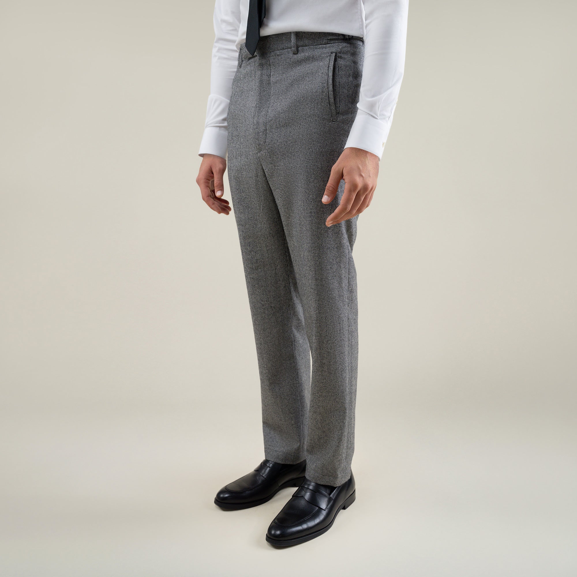 Tags:(6'1"|165) Custom Peak Lapel Tuxedo model Jessey in Black Pepita