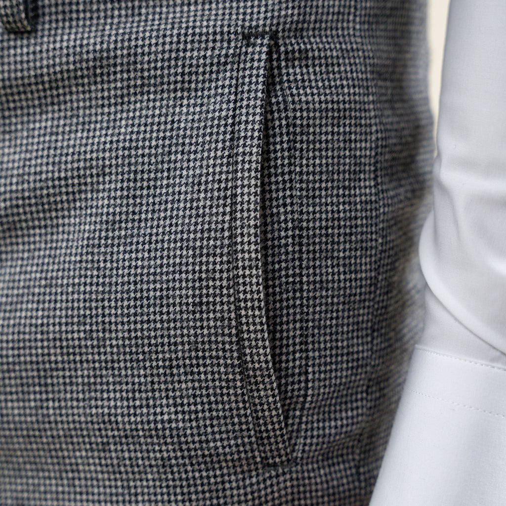 Tags:(6'1"|165) Custom Peak Lapel Tuxedo model Jessey in Black Pepita