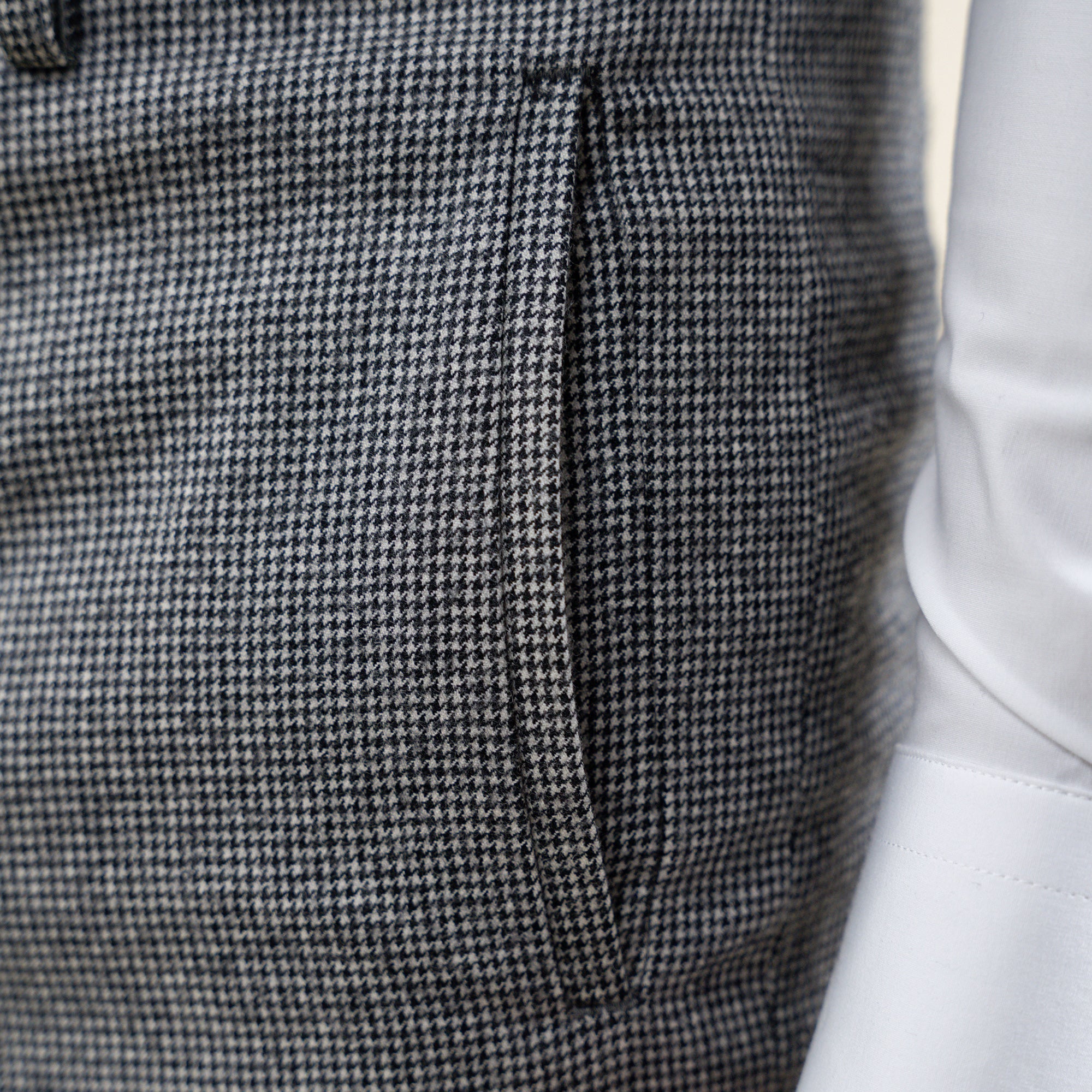 Tags:(6'1"|165) Custom Peak Lapel Tuxedo model Jessey in Black Pepita