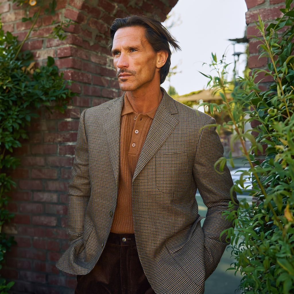Estate Blazer model Tyler in Russet Houndstooth