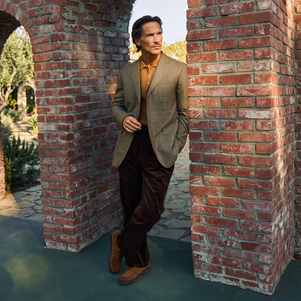 Estate Blazer model Tyler in Russet Houndstooth