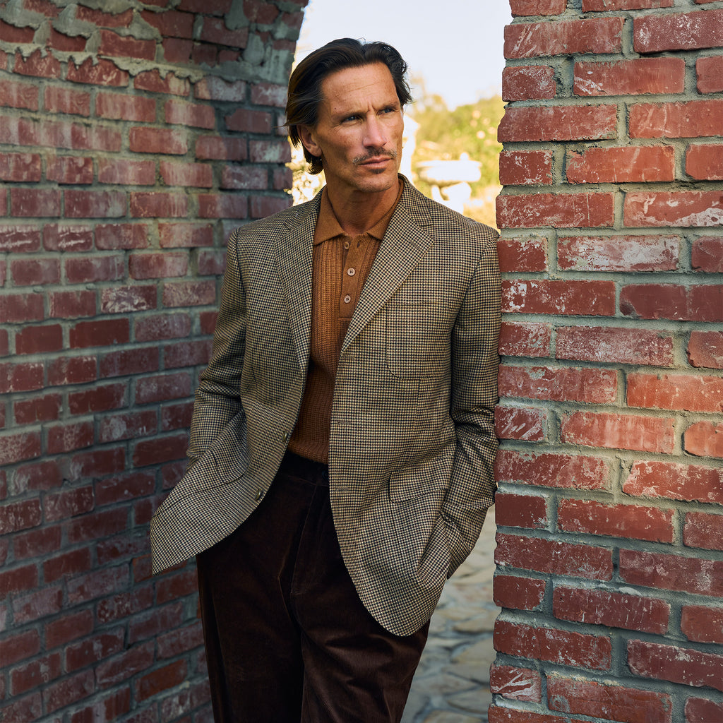 Estate Blazer model Tyler in Russet Houndstooth