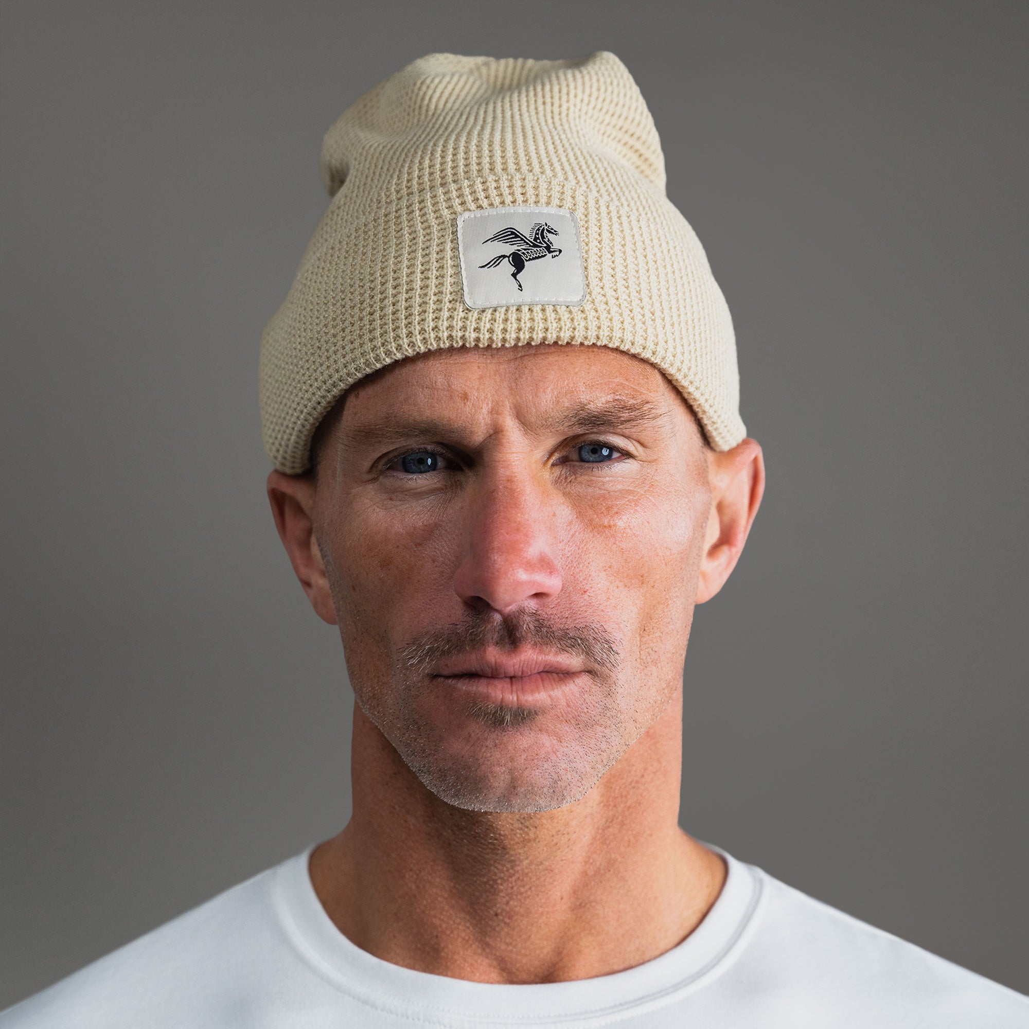 Sene hat model Tyler in Oatmeal