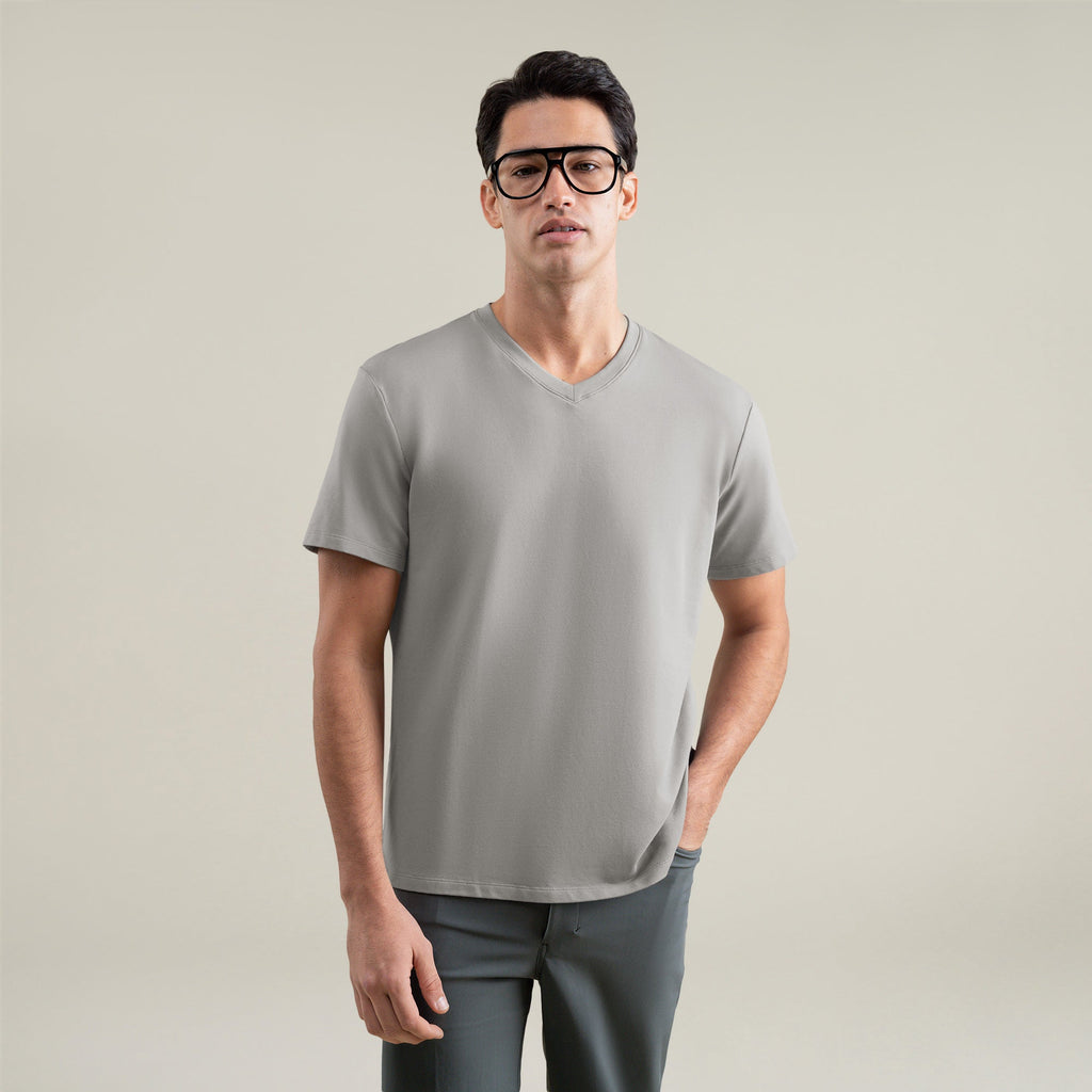 Cumulus v-neck t-shirt on a beige background model Jessey in Best-Seller