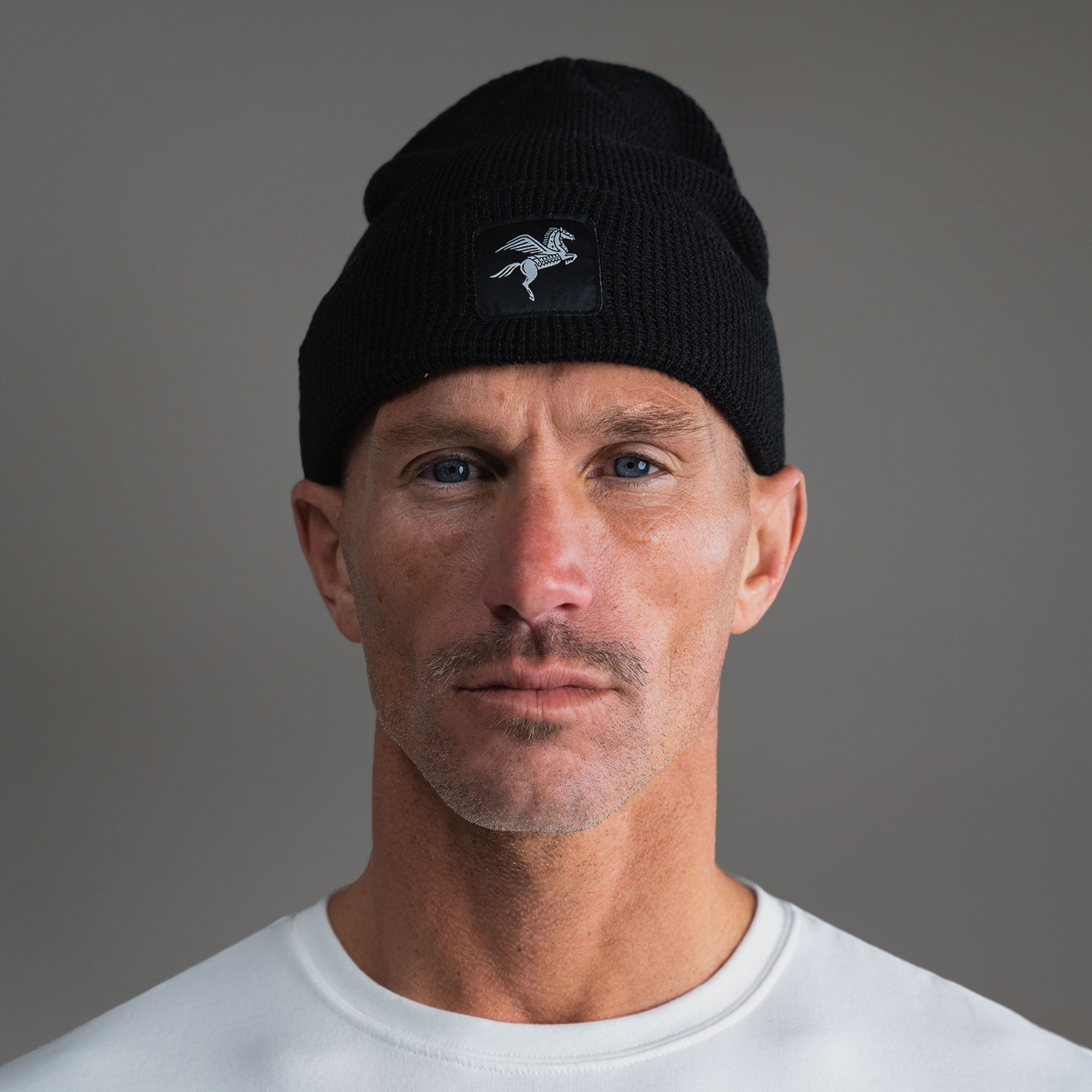 Sene hat model Tyler in Black