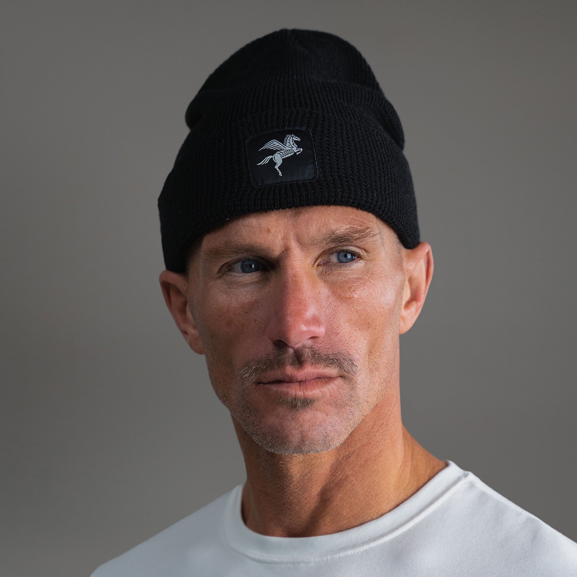 Sene hat model Tyler in Black