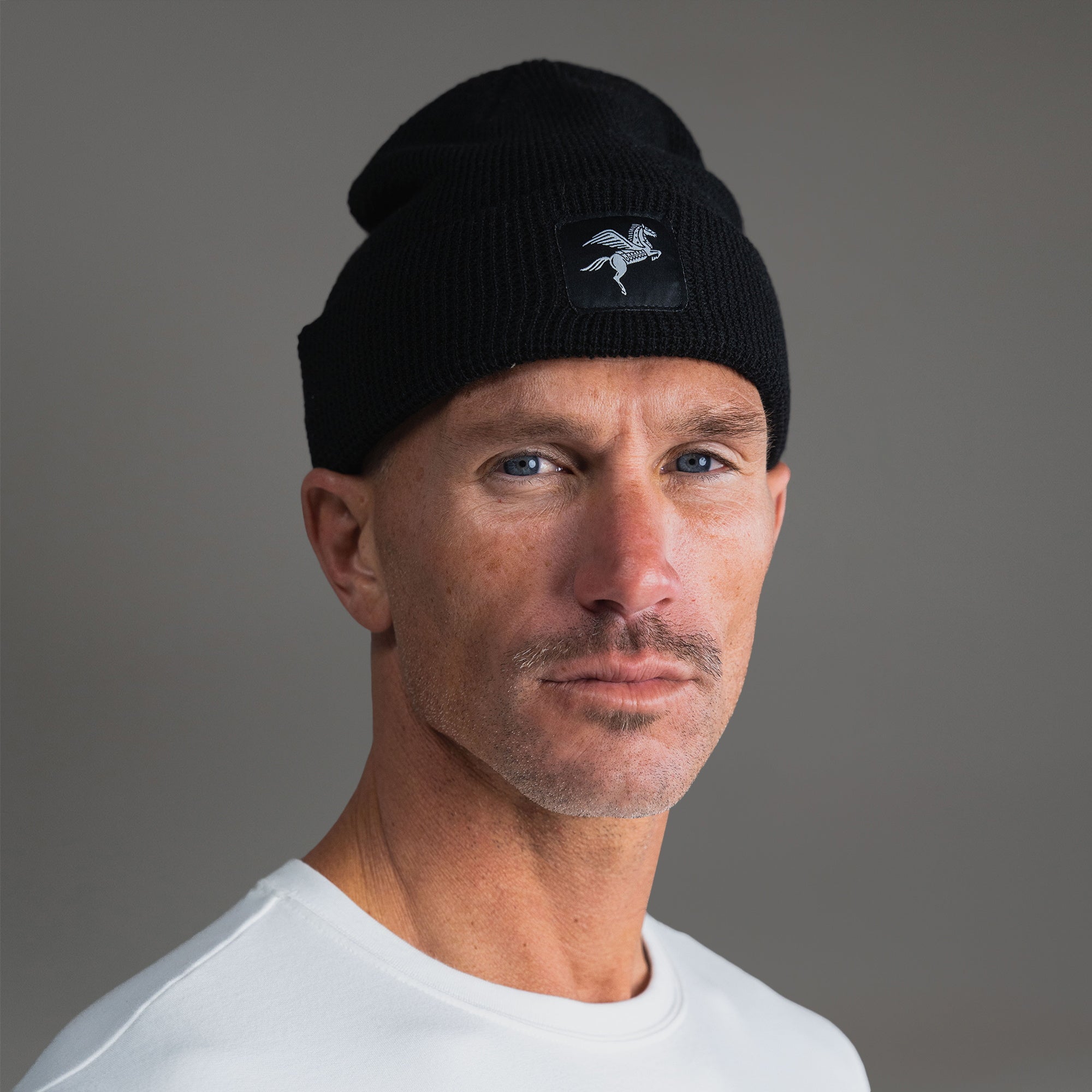 Sene hat model Tyler in Black