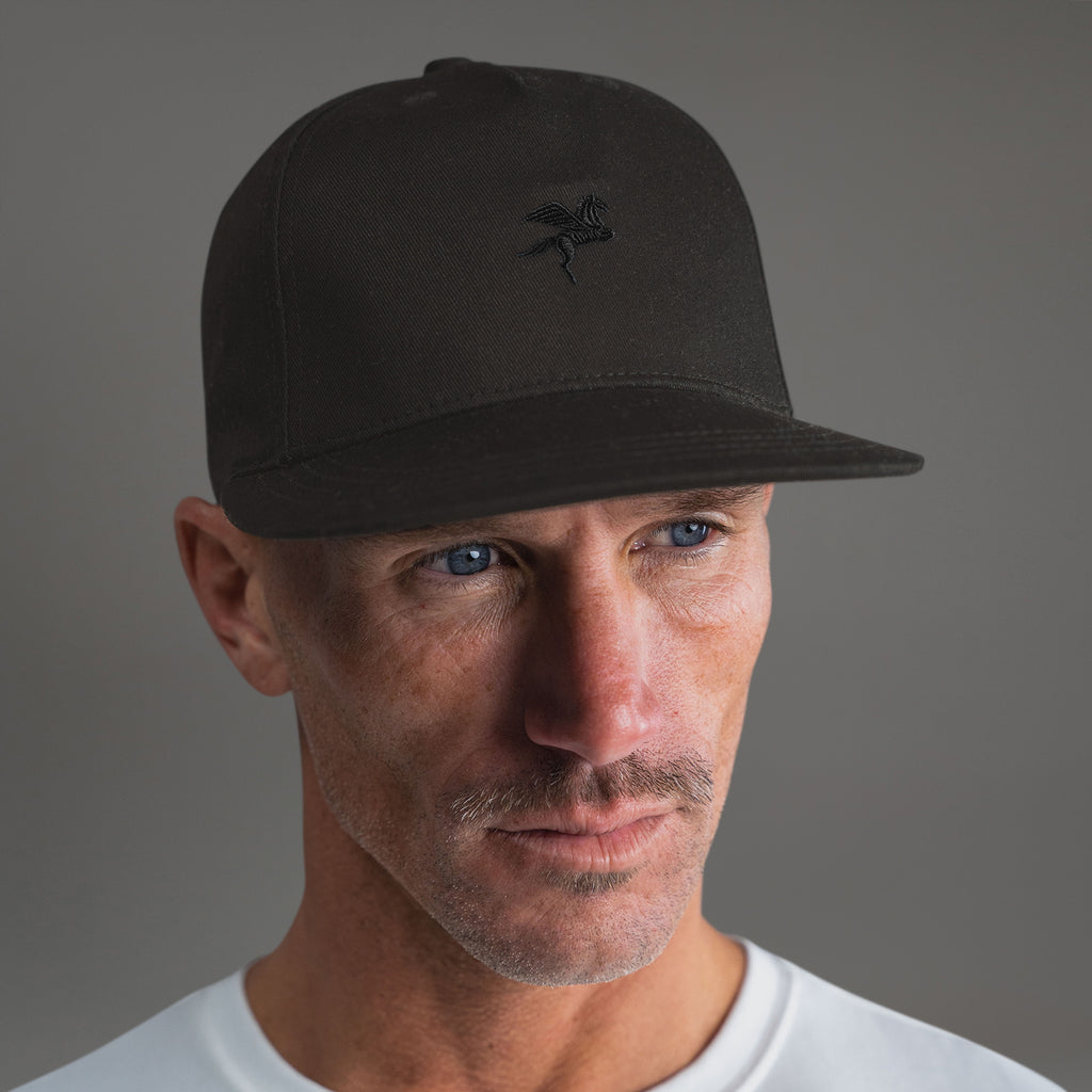 Sene Core Emblem Hat model Tyler in Charcoal