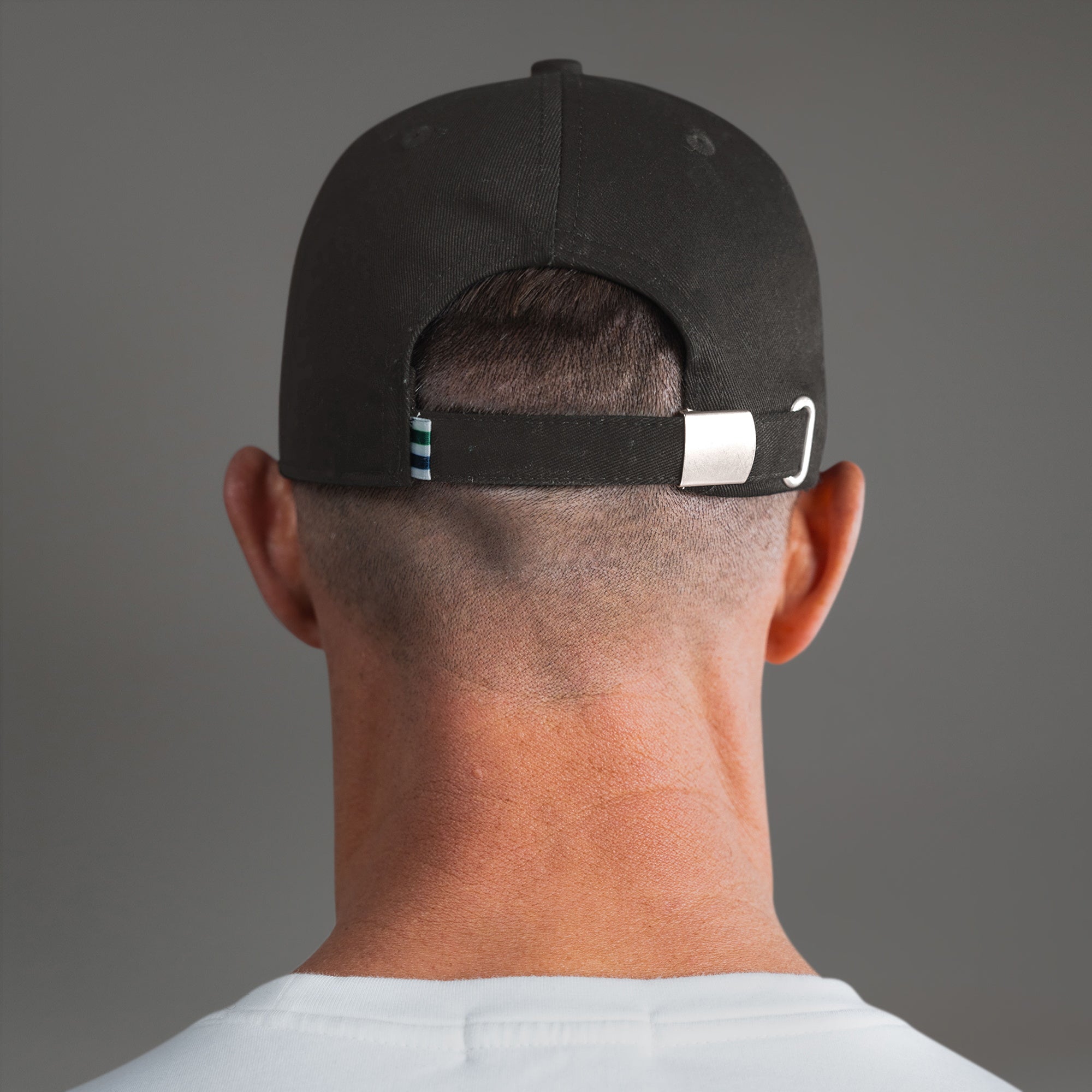 Sene Core Emblem Hat model Tyler in Charcoal