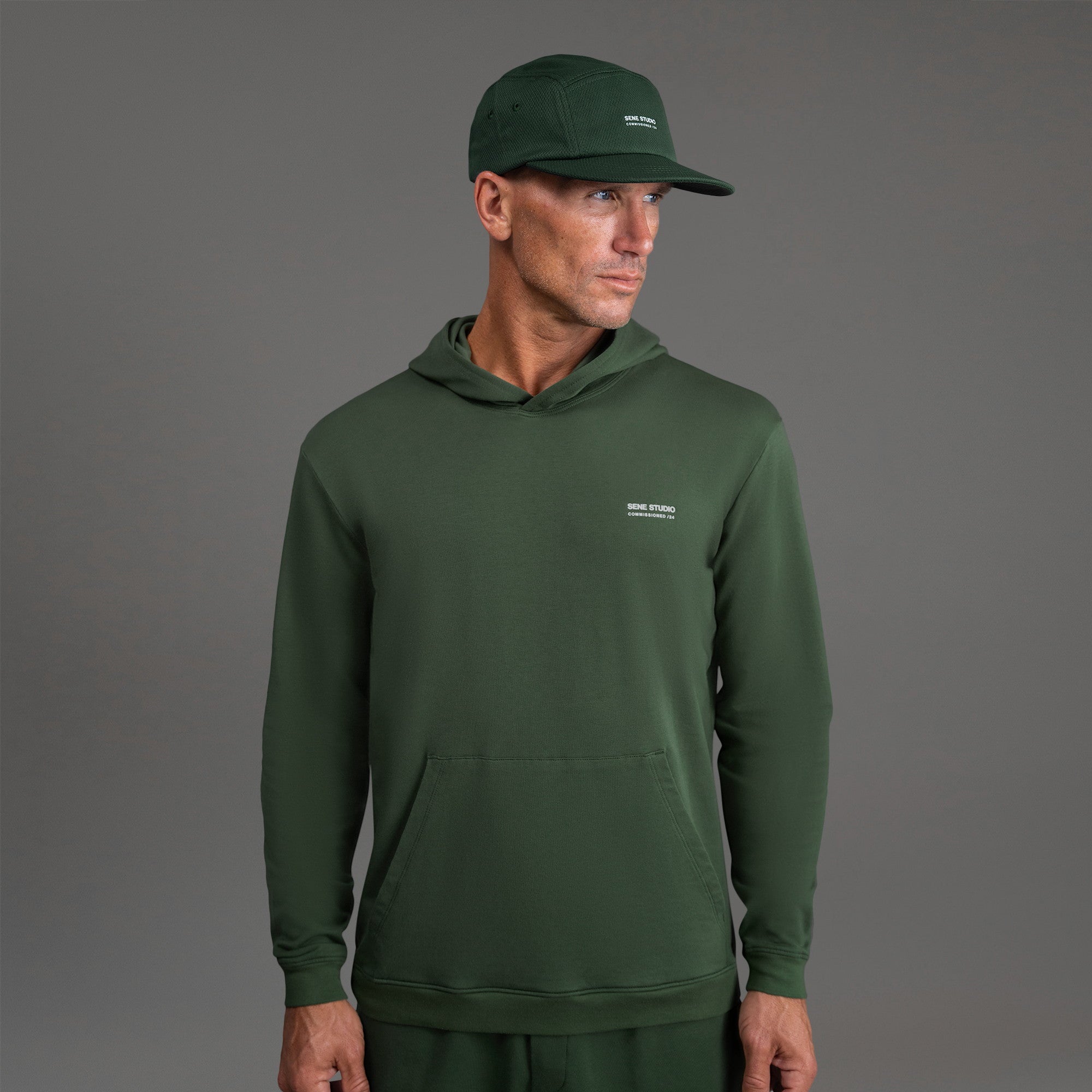 Sene hat model Tyler in Forest