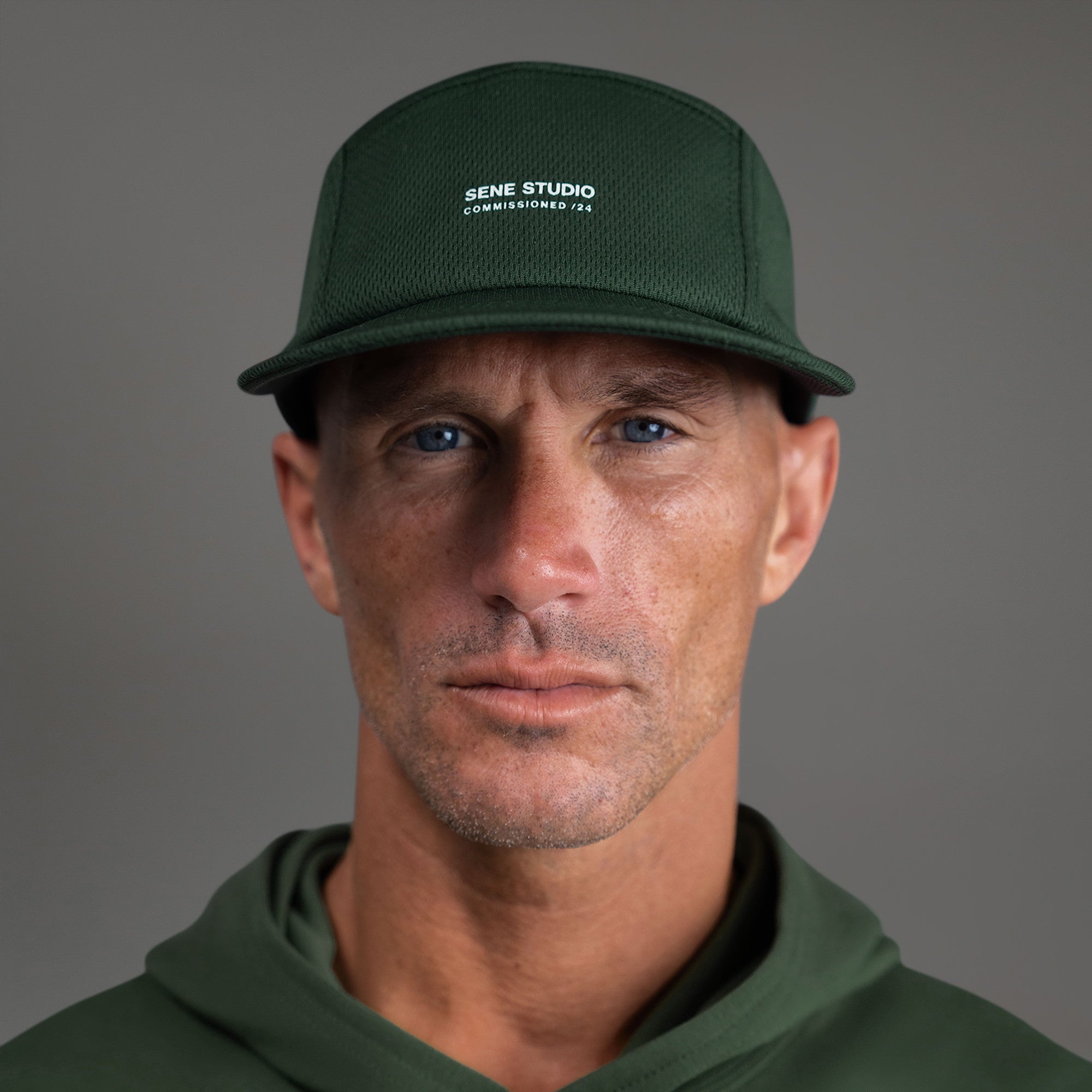 Sene hat model Tyler in Forest