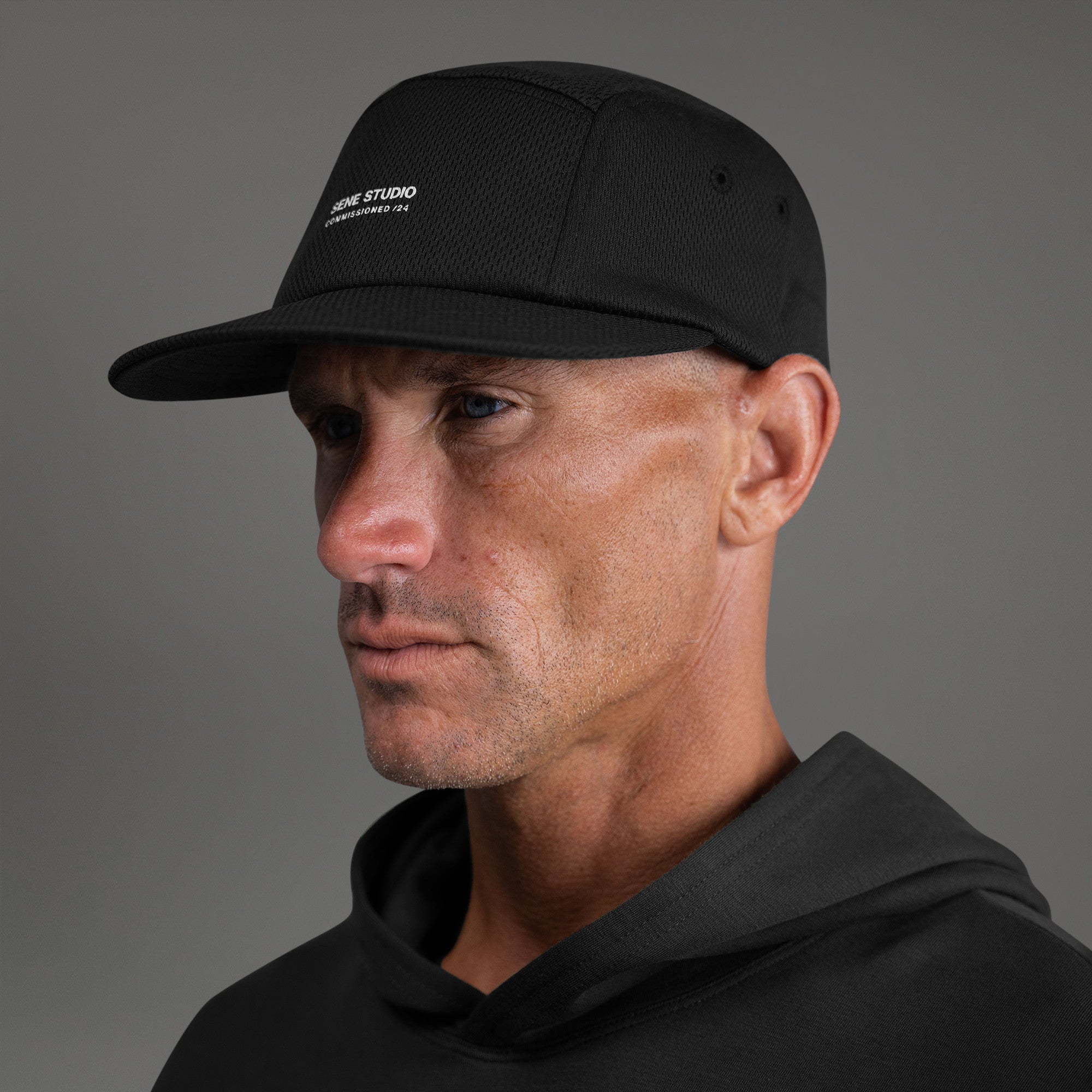 Sene hat model Tyler in Black