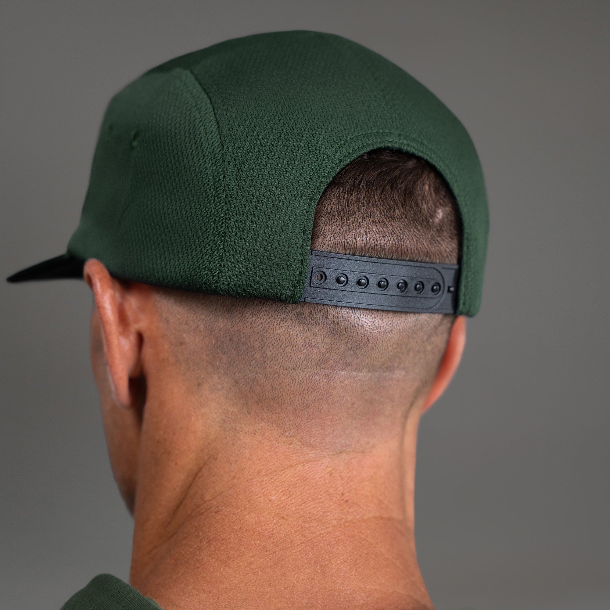 Sene hat model Tyler in Forest