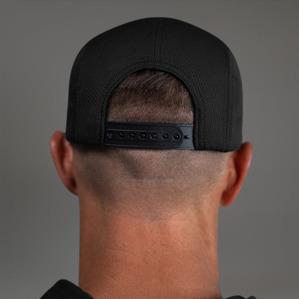 Sene hat model Tyler in Black