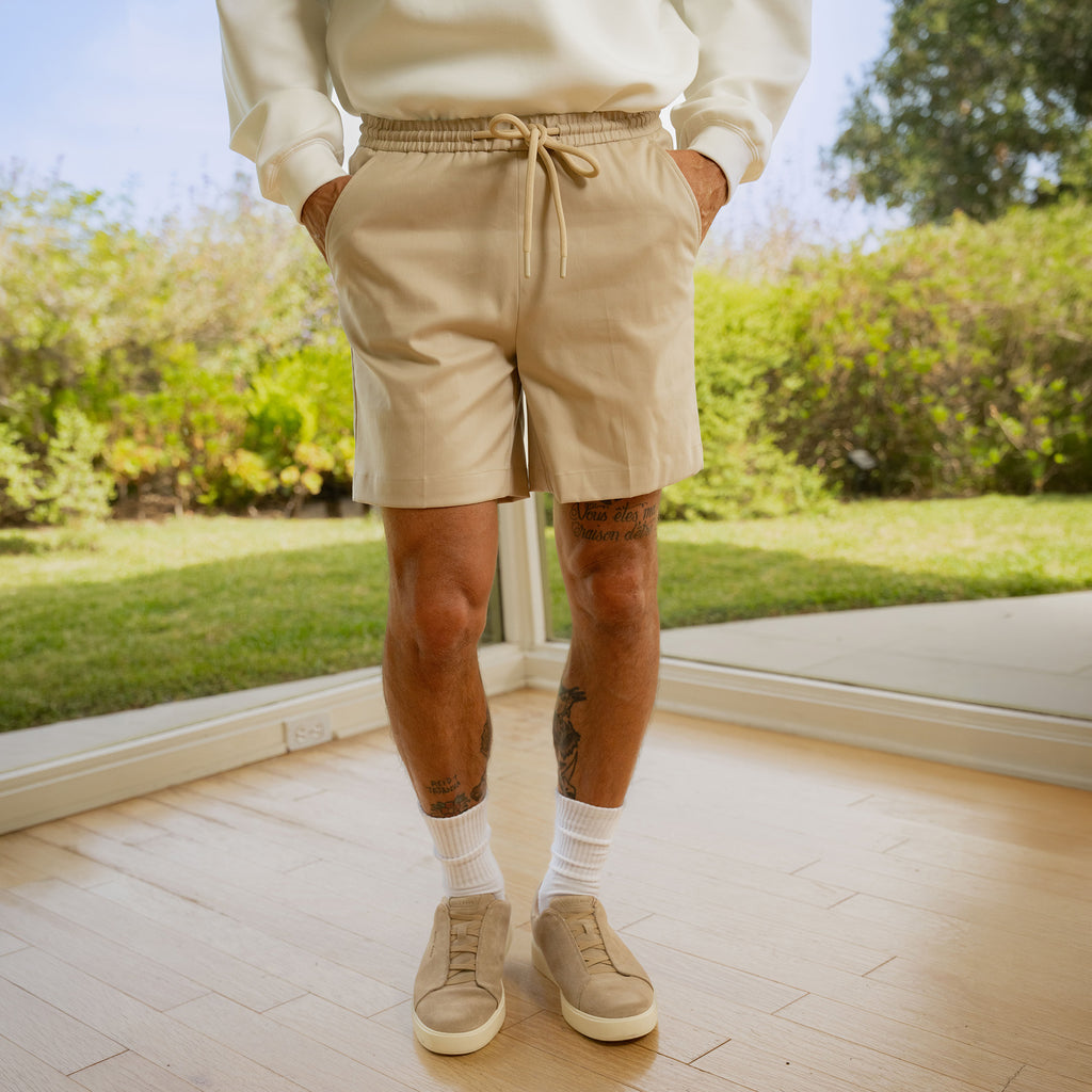 drawstring shorts model tyler in flat white