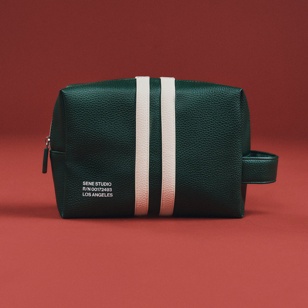 Sene Dopp Kit model Flatlay in Racing Green