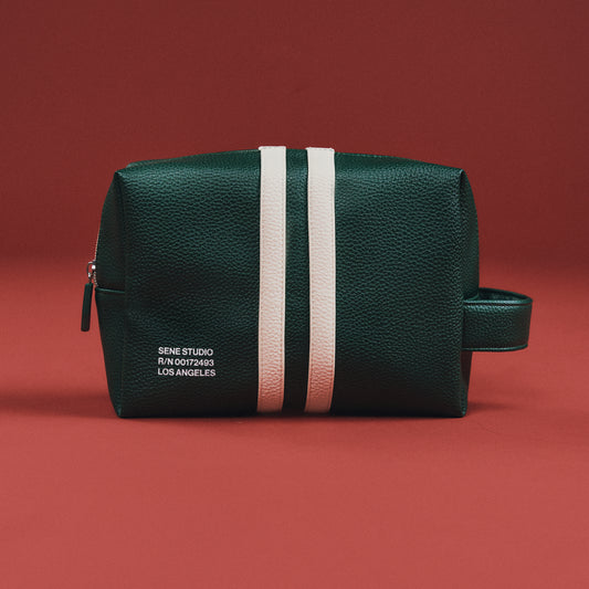 Sene Dopp Kit model Flatlay in Racing Green