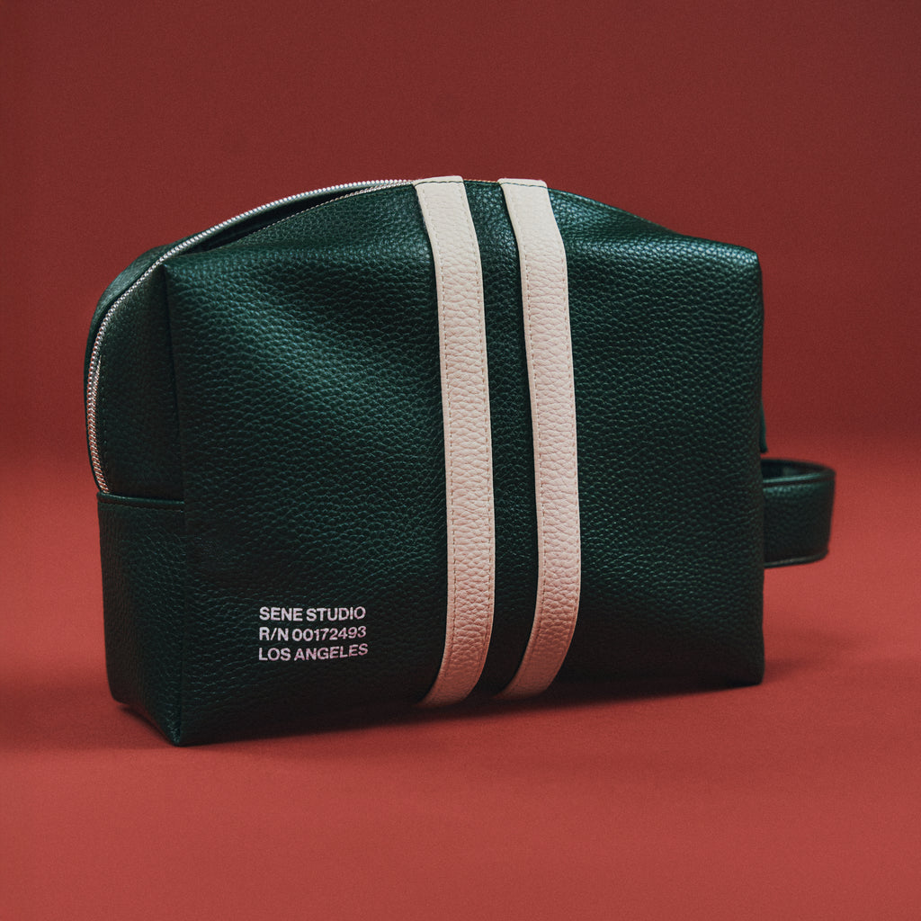 Sene Dopp Kit model Flatlay in Racing Green