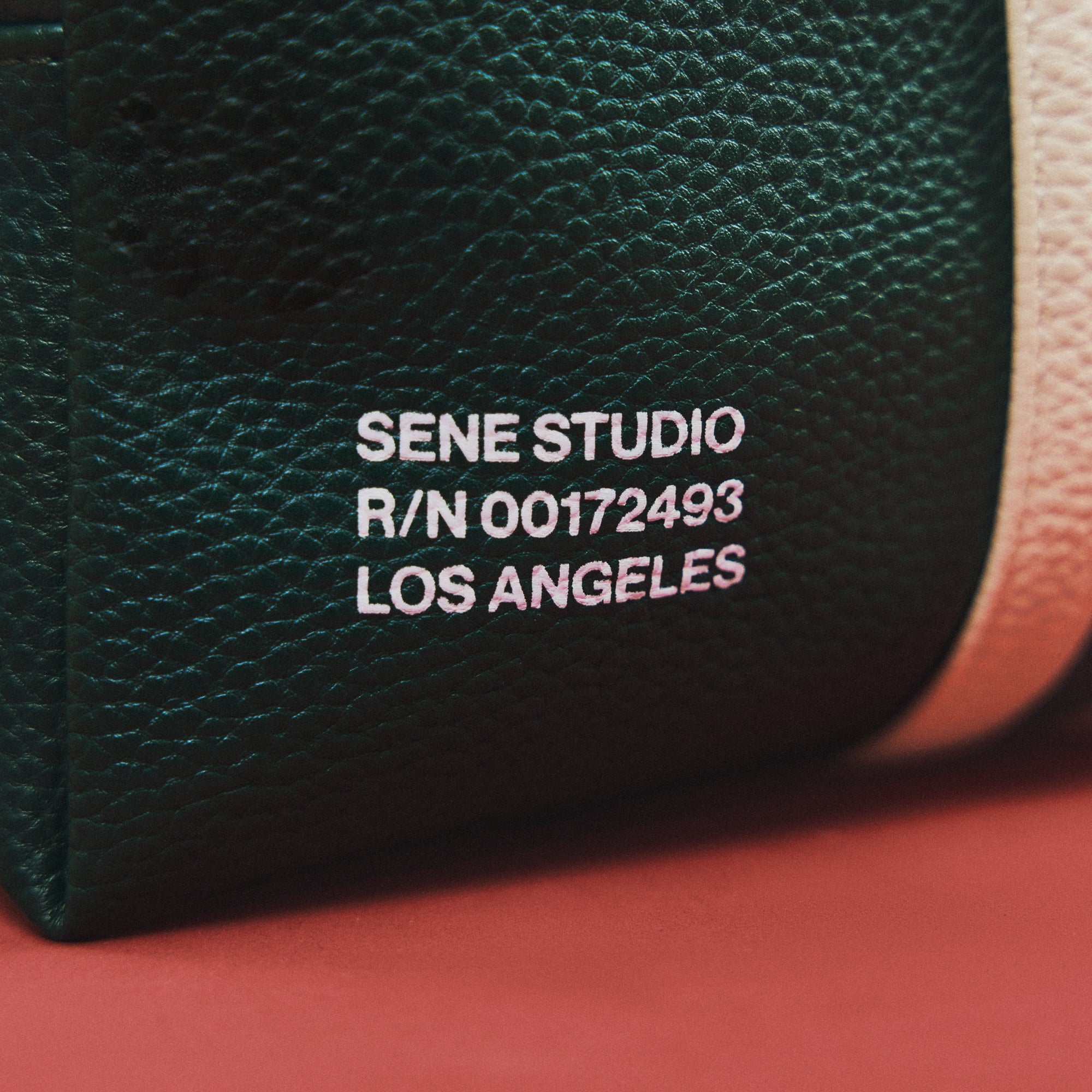 Sene Dopp Kit model Flatlay in Racing Green