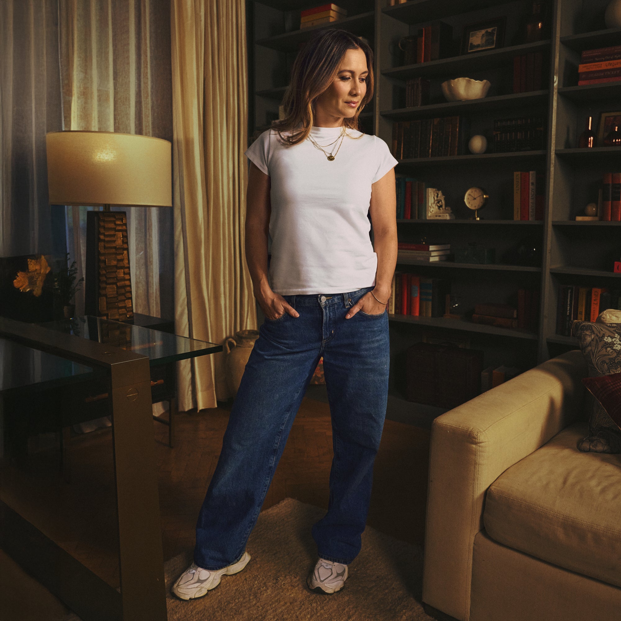 Tags:(Medium) emma lovewell x sene peloton instructor model emma wearing cumulus heavy weight tee in white