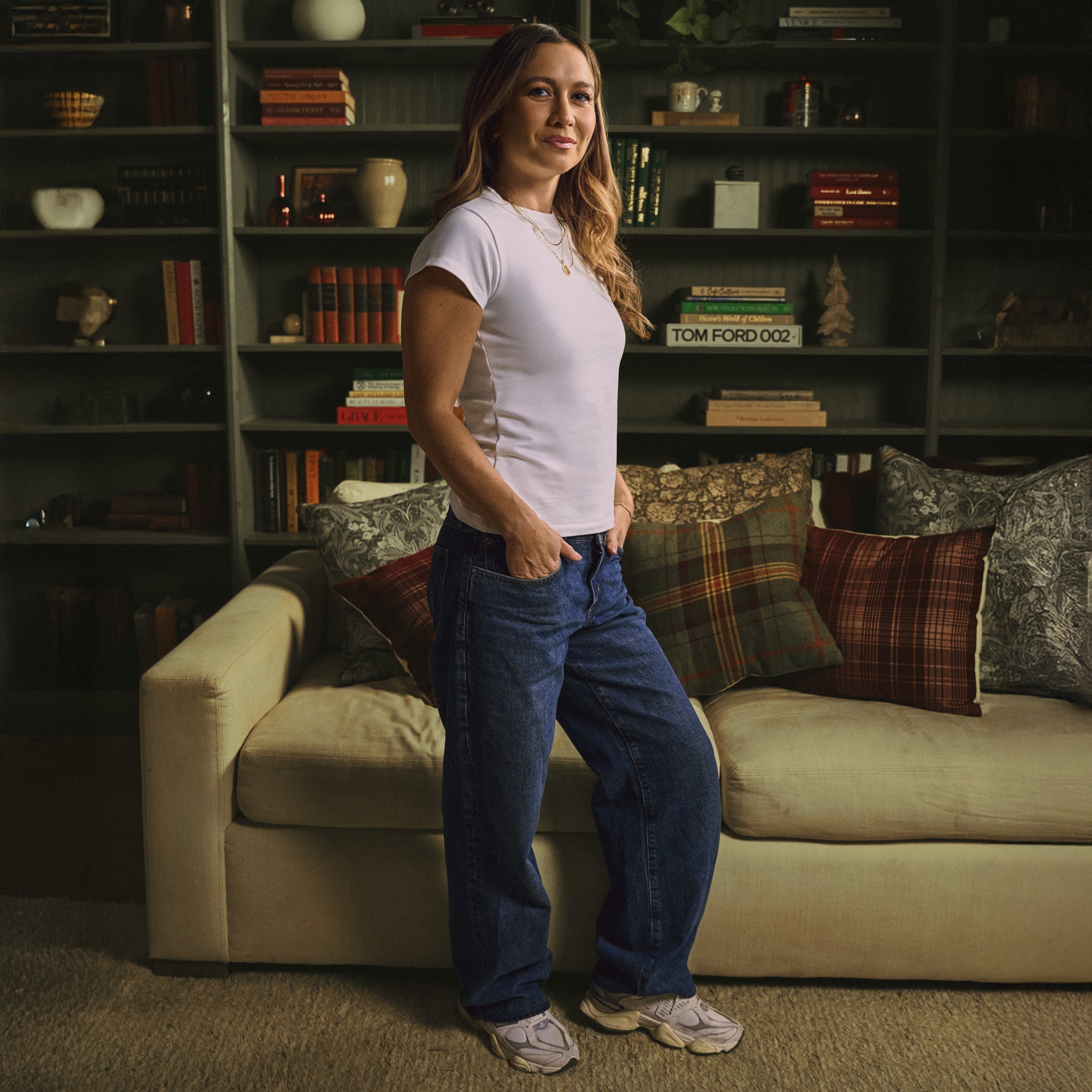 Tags:(Medium) emma lovewell x sene peloton instructor model emma wearing cumulus heavy weight tee in white