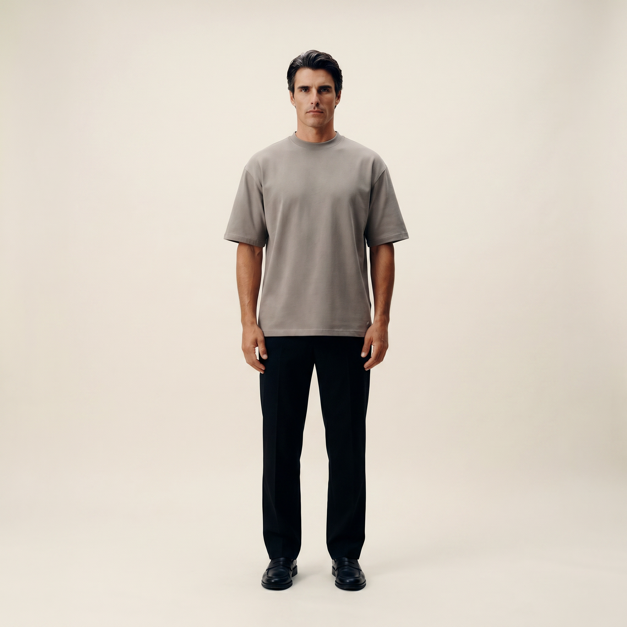 Cumulus oversized t-shirt on a beige background model Kive in Canyon