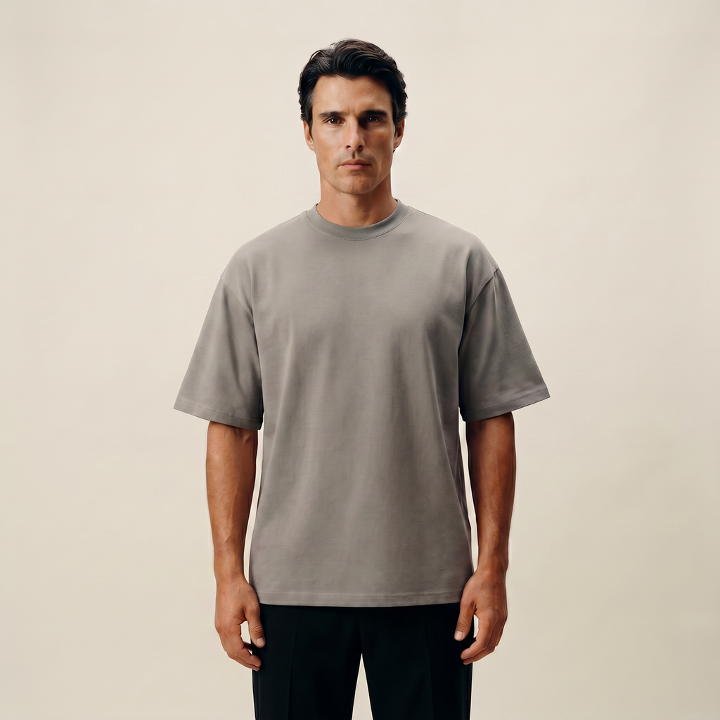 Cumulus oversized t-shirt on a beige background model Kive in Canyon