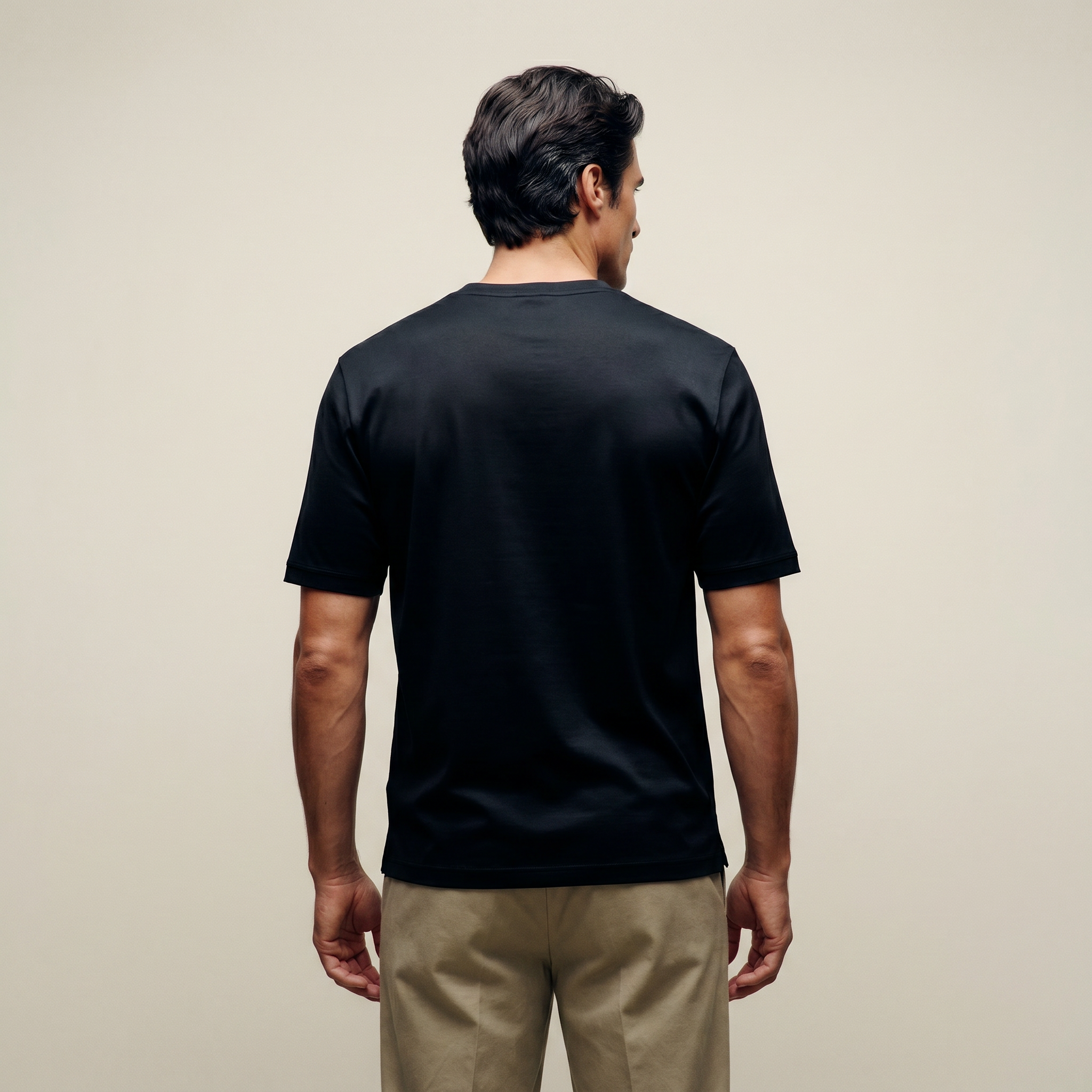 Pima Reserve V-Neck T-Shirt model Matteo in Black